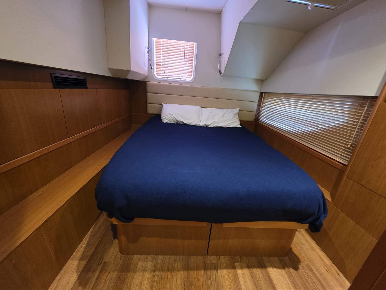 2016 Aquila 48 - Photo 17