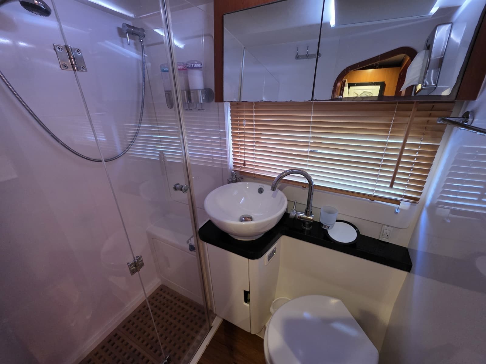 2016 Aquila 48 - Photo 22