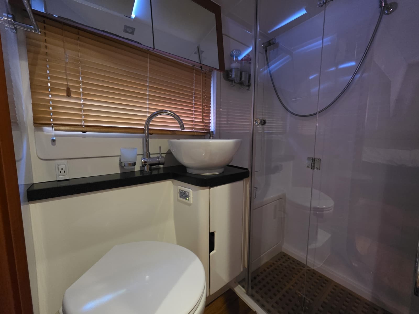2016 Aquila 48 - Photo 18
