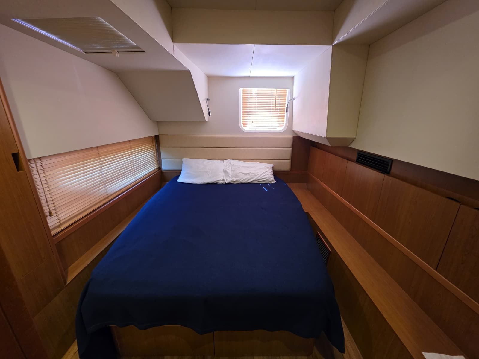 2016 Aquila 48 - Photo 21