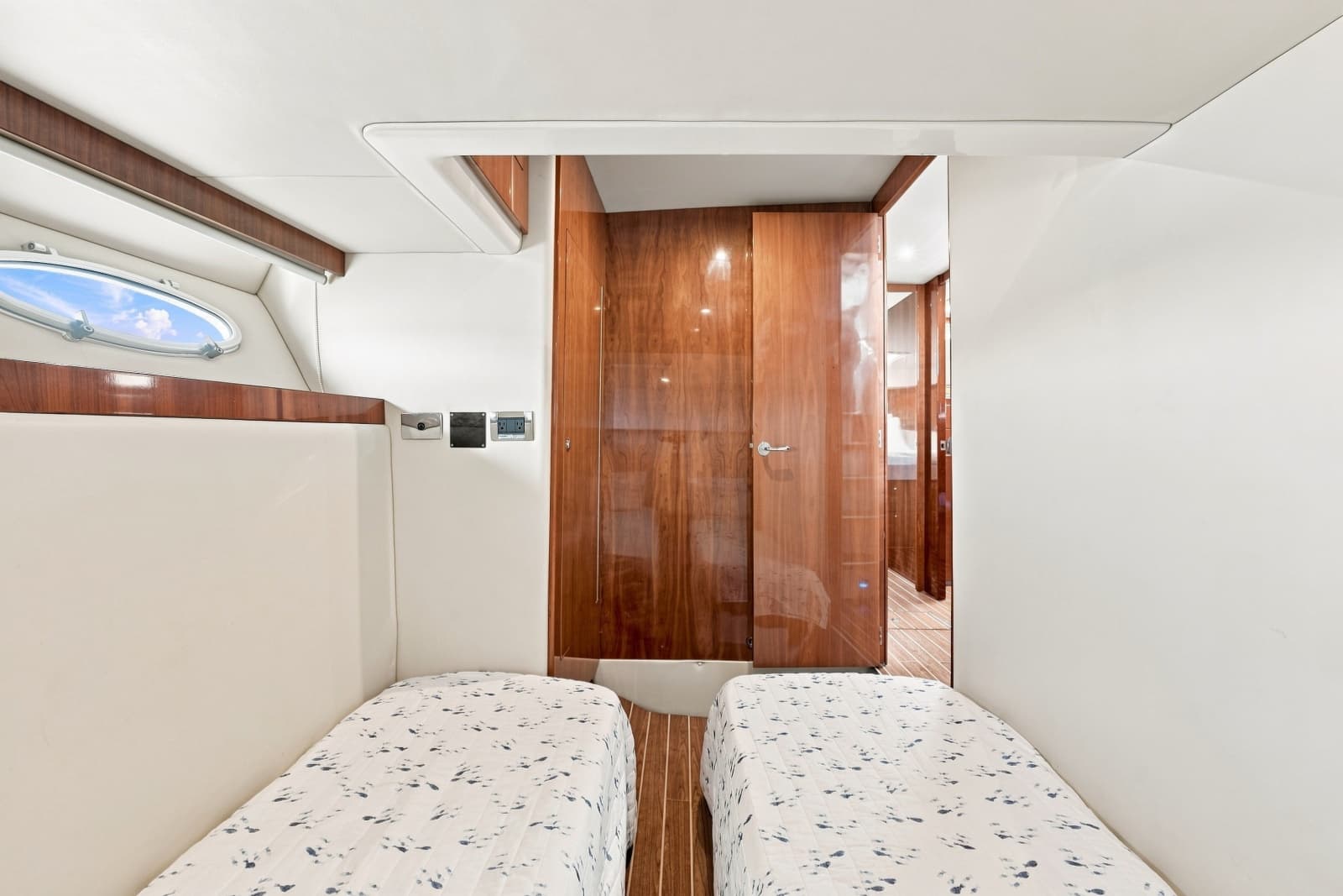 2009 Riviera 4700 Sport Yacht - Photo 23
