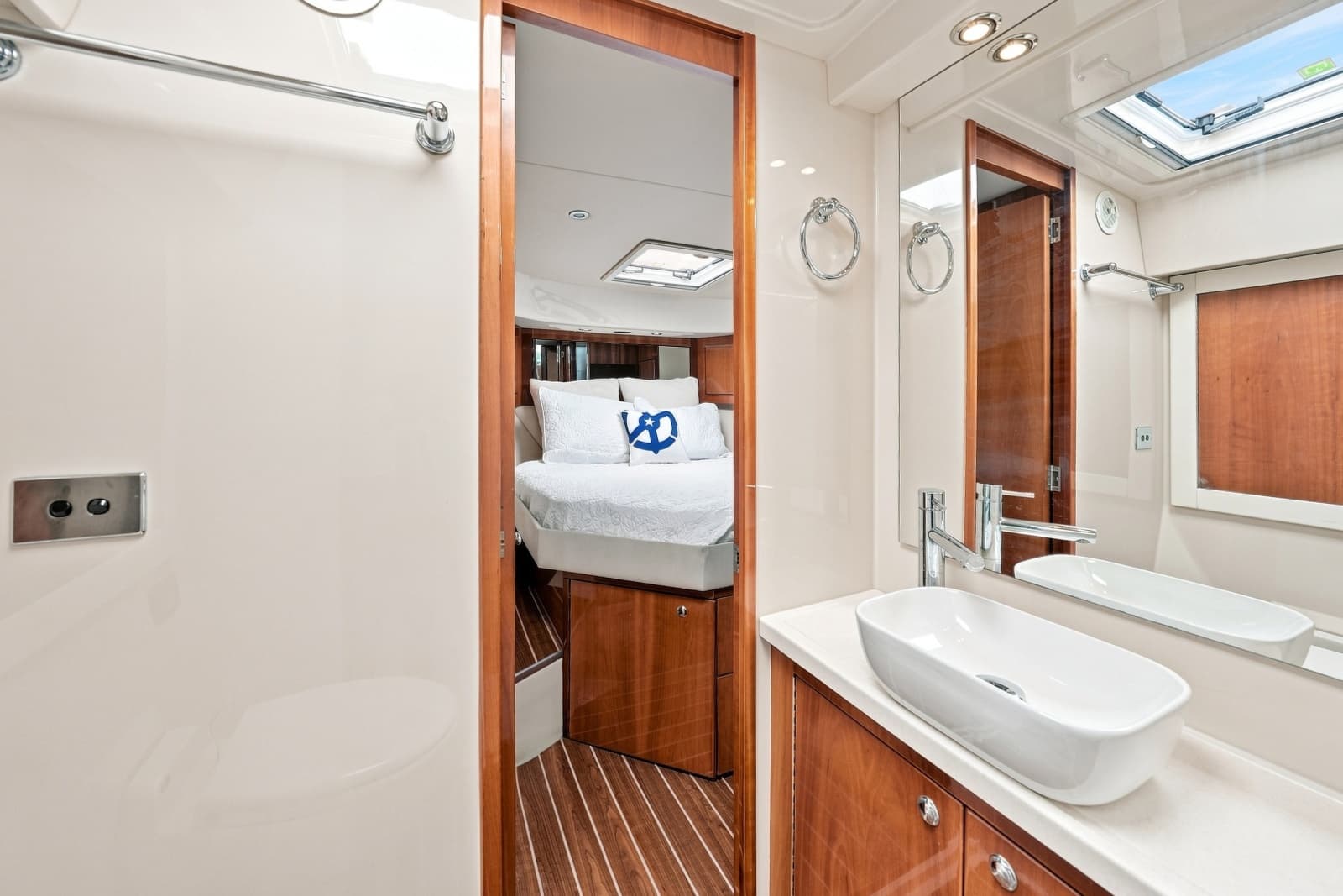 2009 Riviera 4700 Sport Yacht - Photo 25
