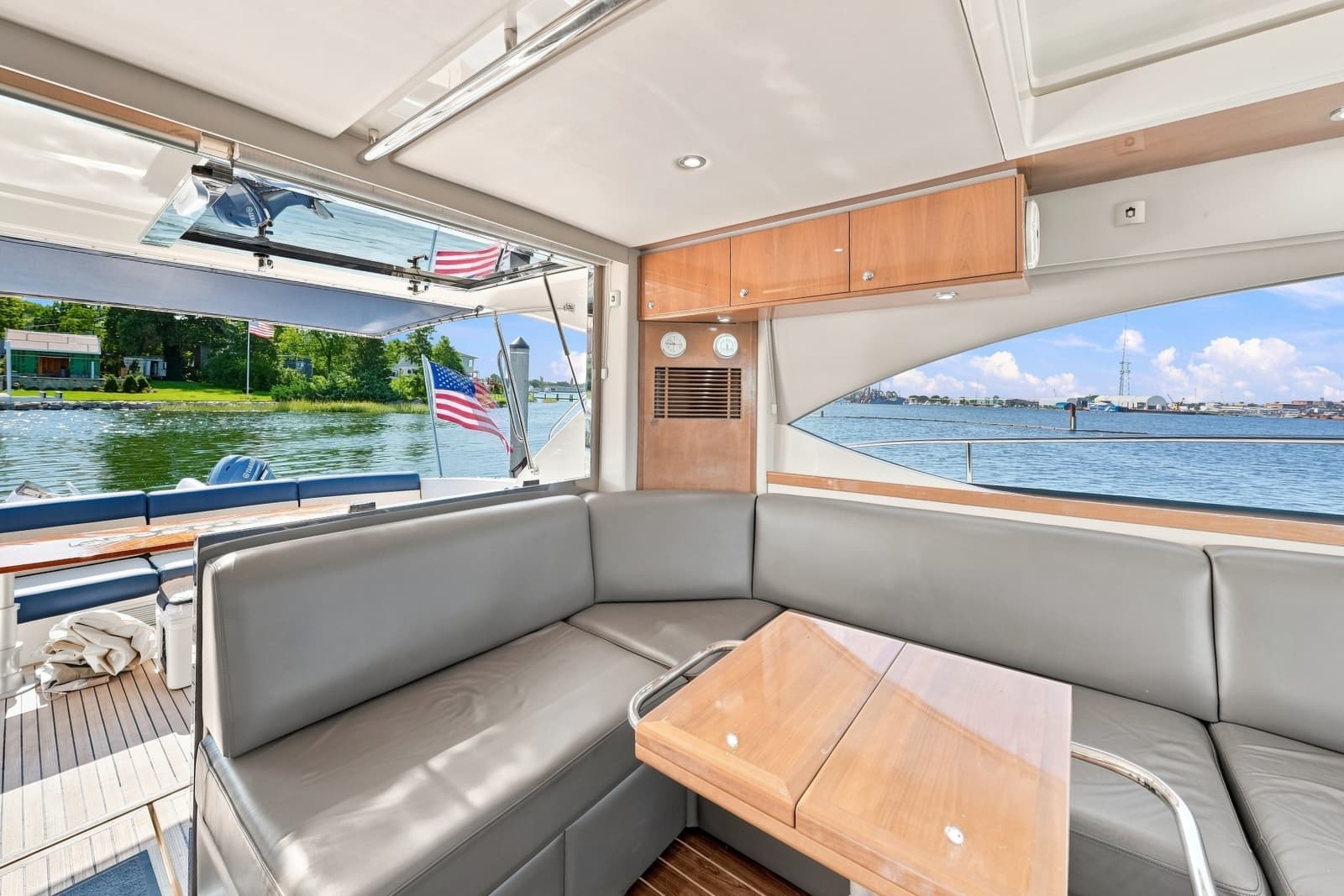 2009 Riviera 4700 Sport Yacht - Photo 13