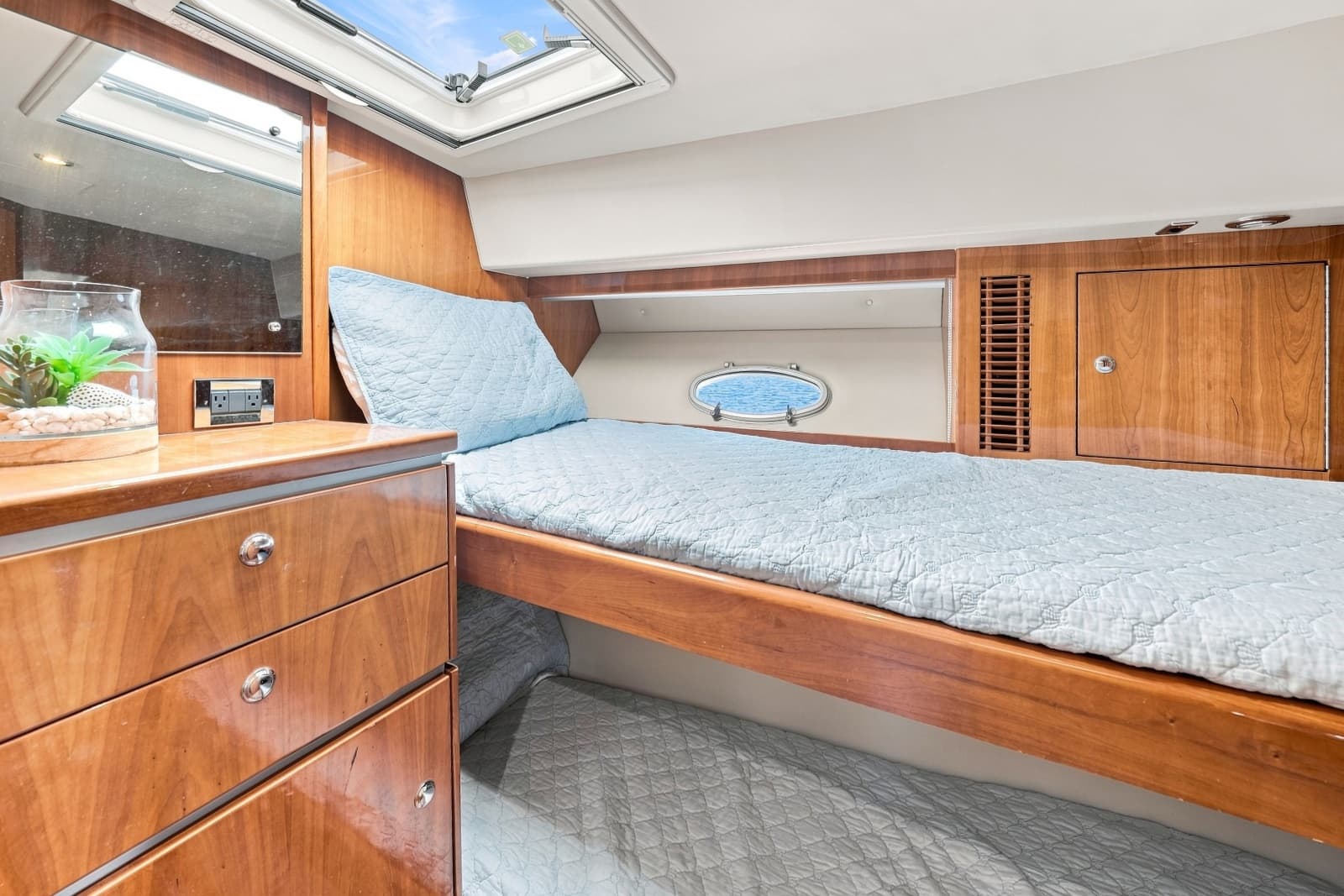 2009 Riviera 4700 Sport Yacht - Photo 24