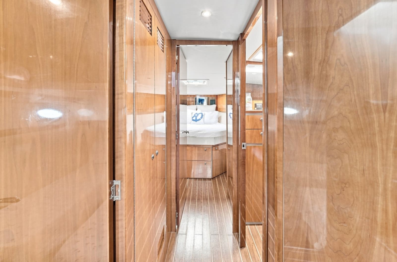 2009 Riviera 4700 Sport Yacht - Photo 18