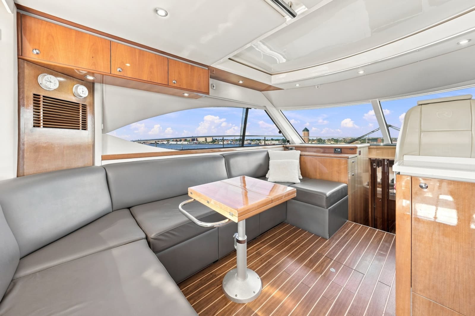 2009 Riviera 4700 Sport Yacht - Photo 12