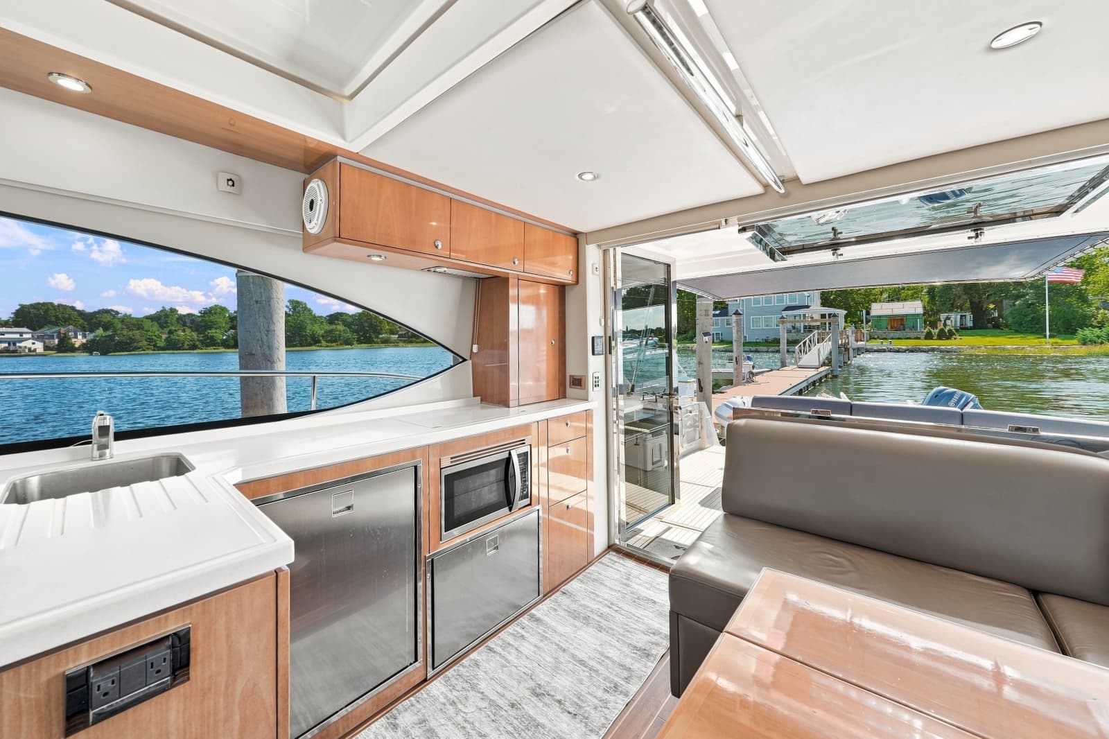 2009 Riviera 4700 Sport Yacht - Photo 11