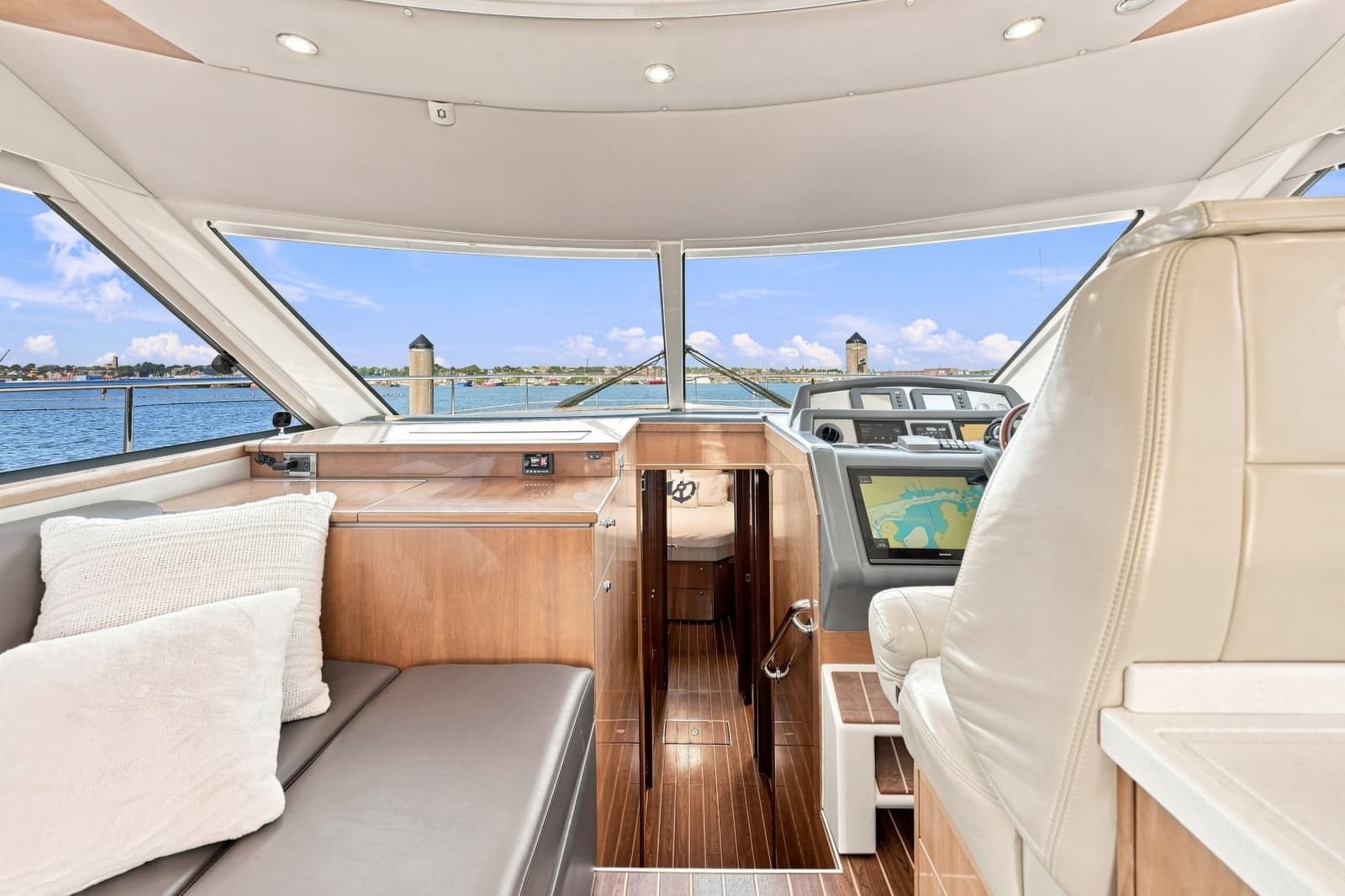 2009 Riviera 4700 Sport Yacht - Photo 17