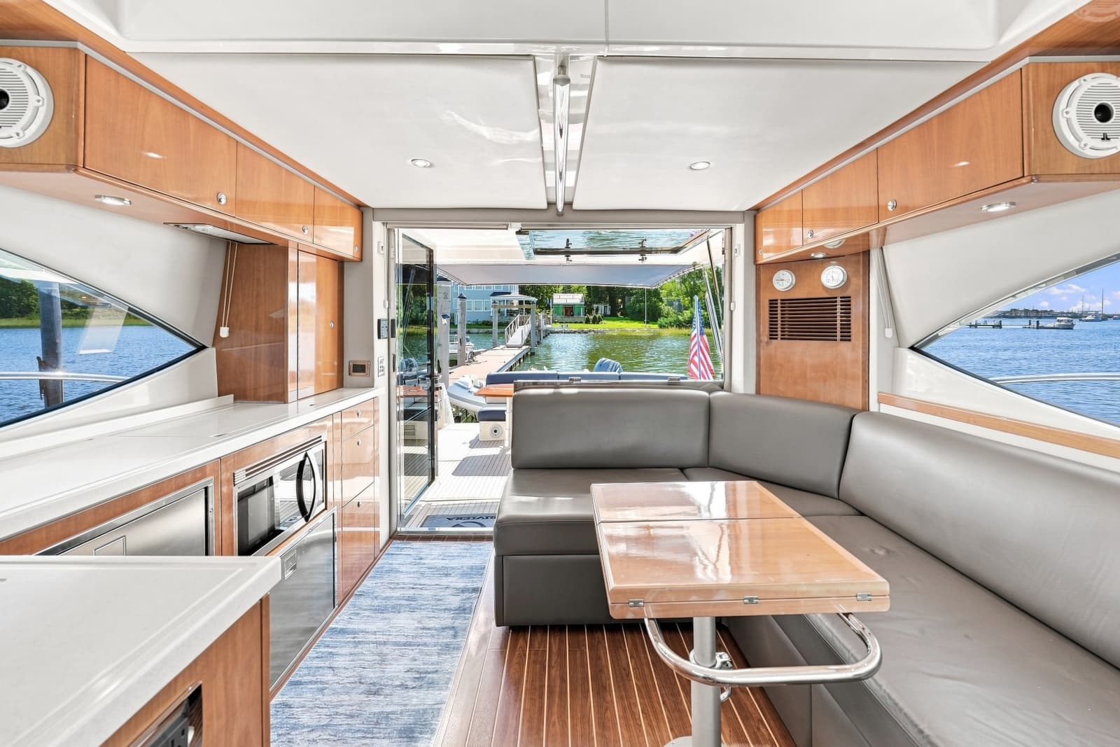 2009 Riviera 4700 Sport Yacht - Photo 10