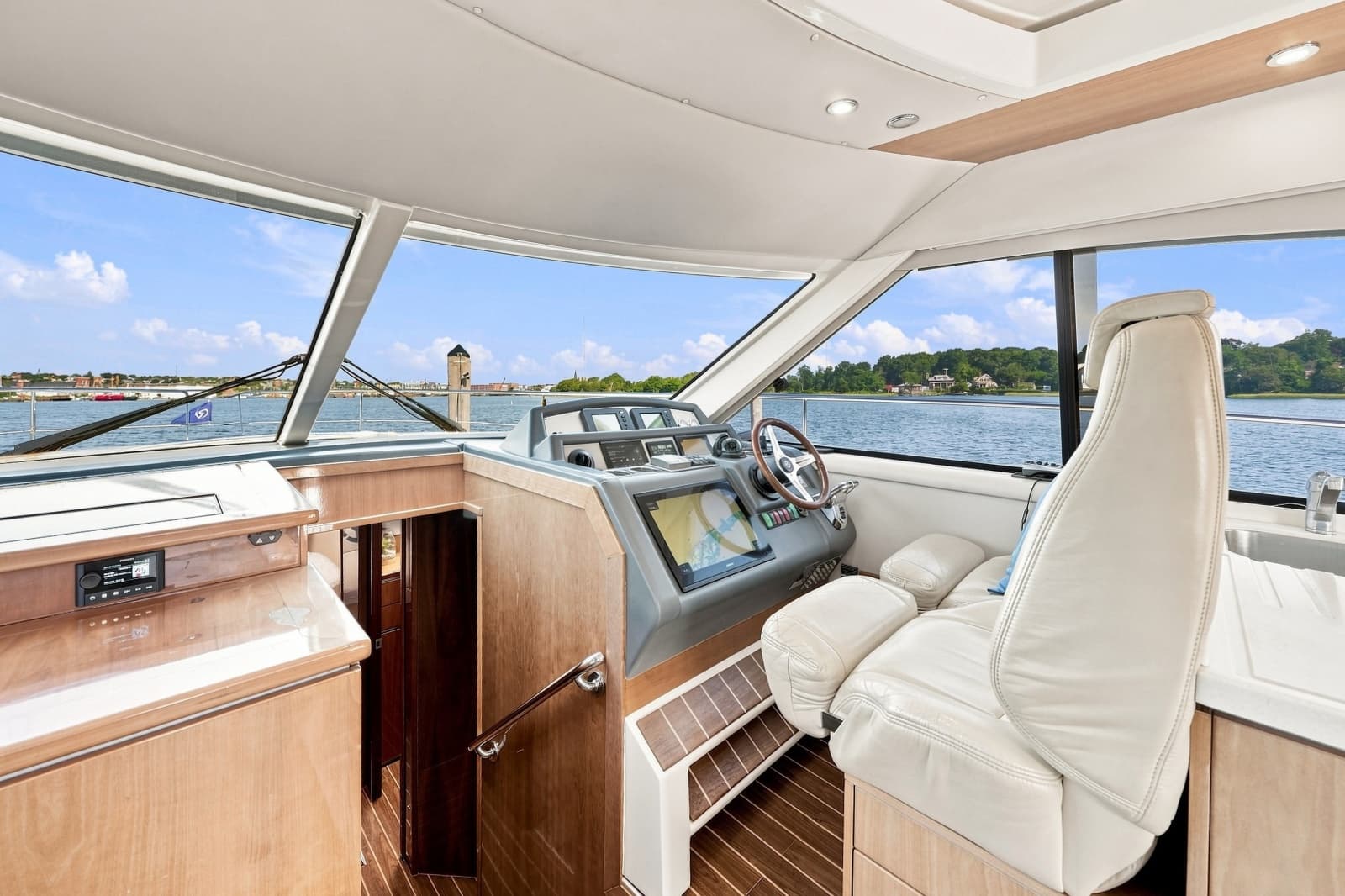 2009 Riviera 4700 Sport Yacht - Photo 15