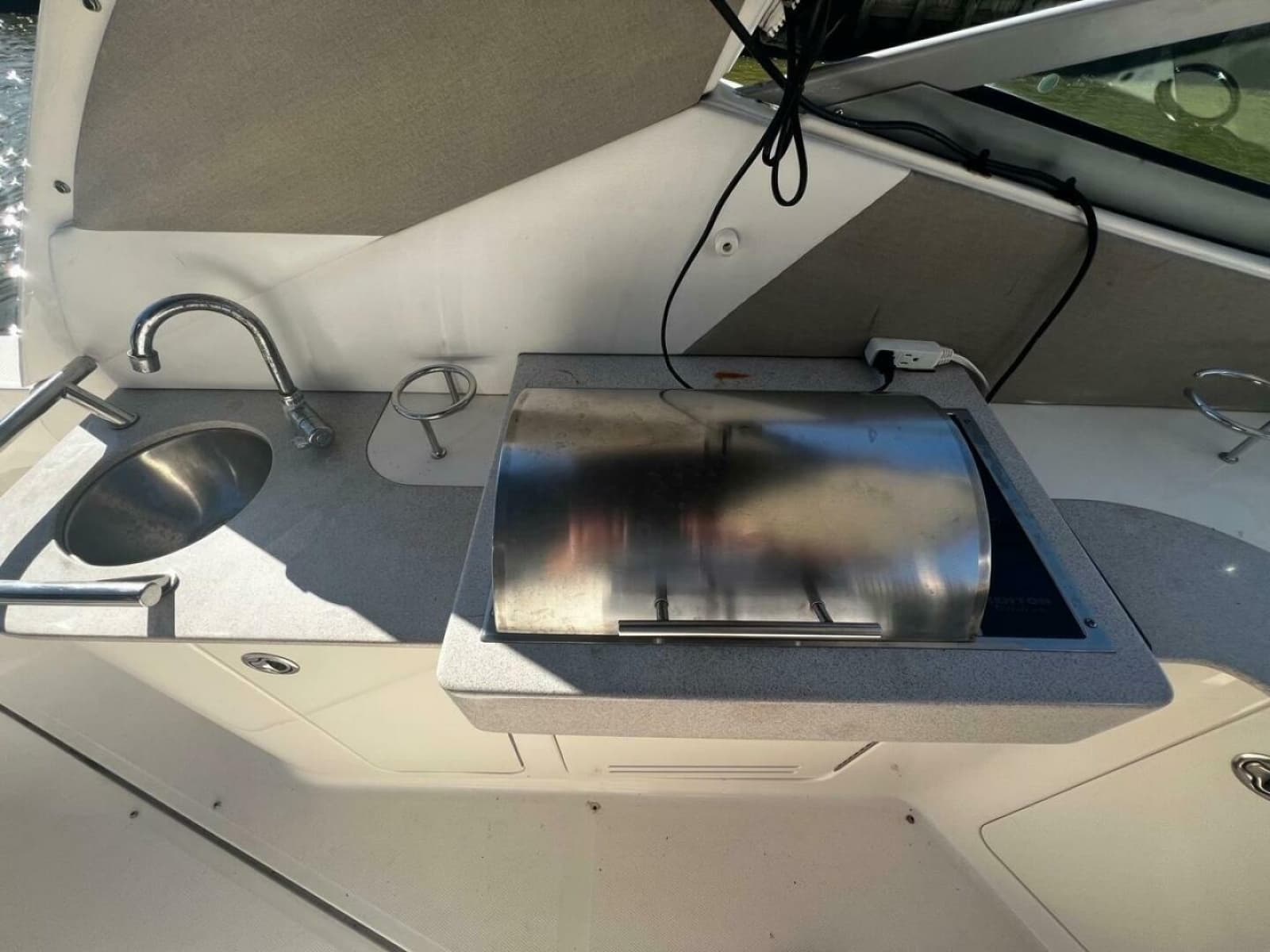 2007 Sea Ray 310 Sundancer - Photo 10