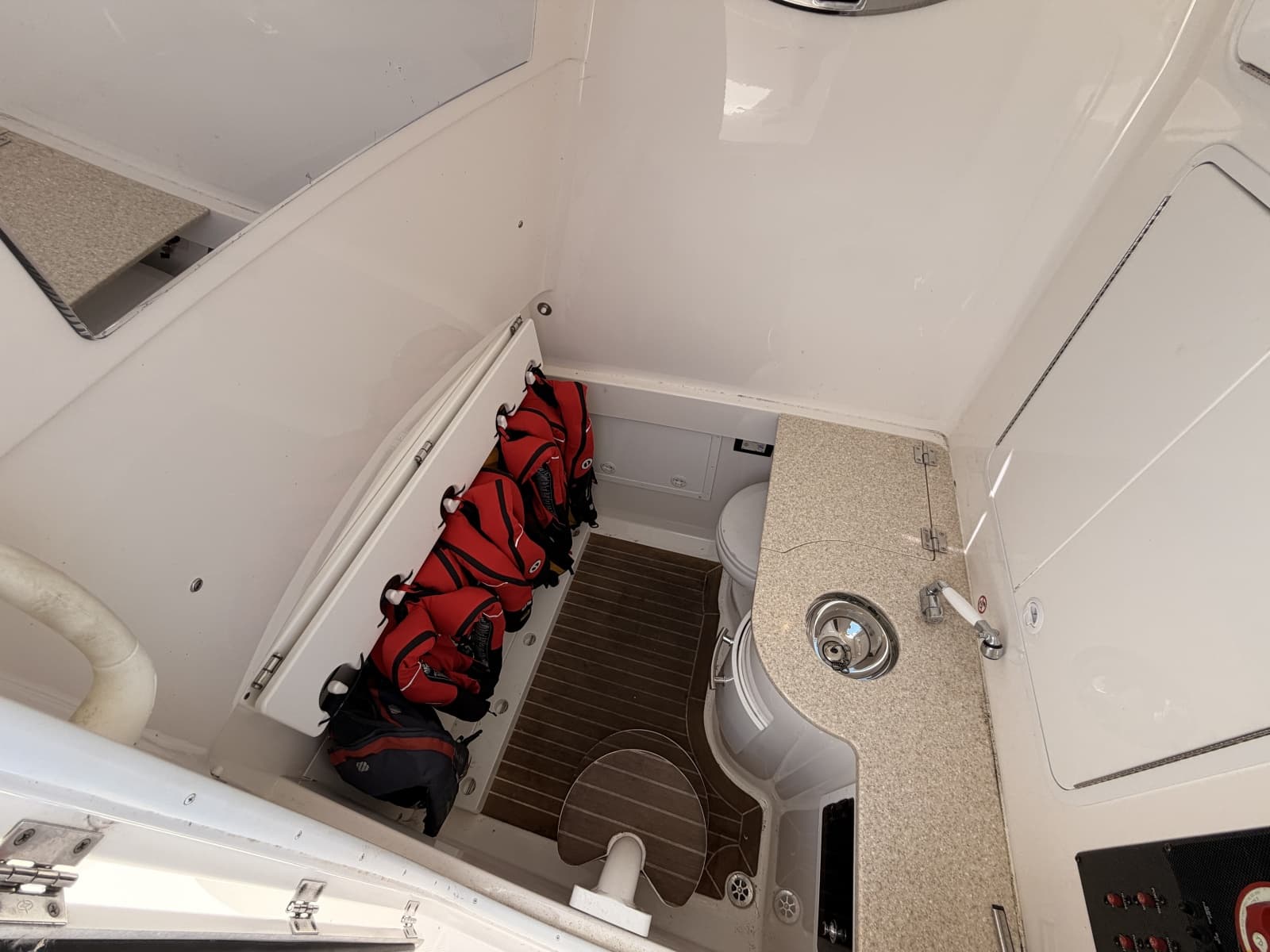 2016 Regulator 34CC - Photo 39