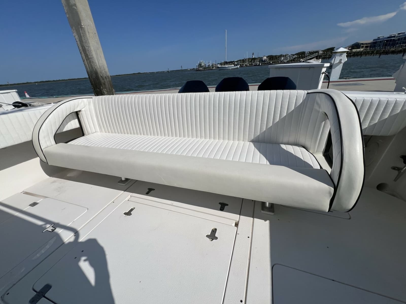 2007 Intrepid 377 Walkaround - Photo 15