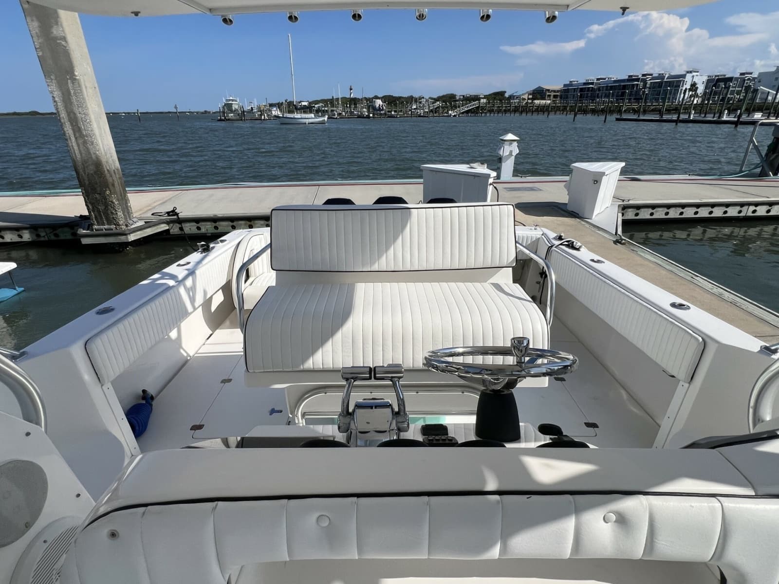 2007 Intrepid 377 Walkaround - Photo 22