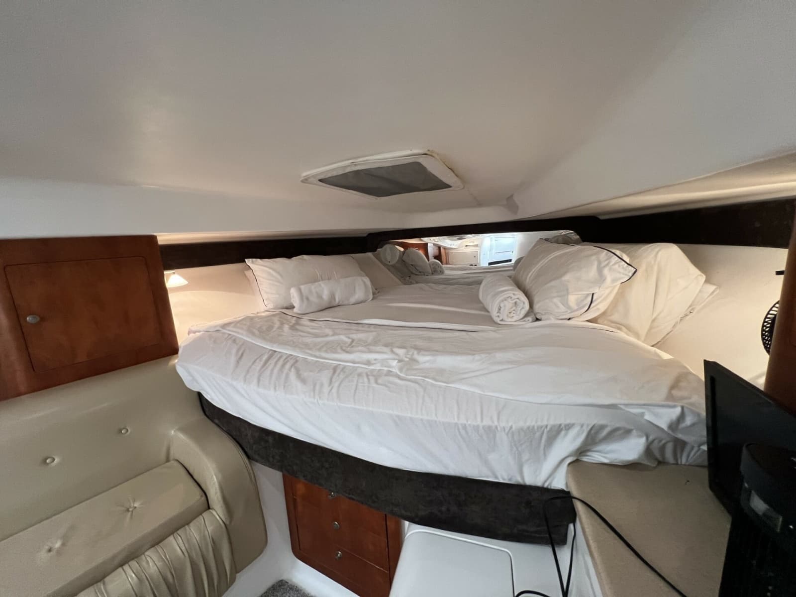 2007 Intrepid 377 Walkaround - Photo 32