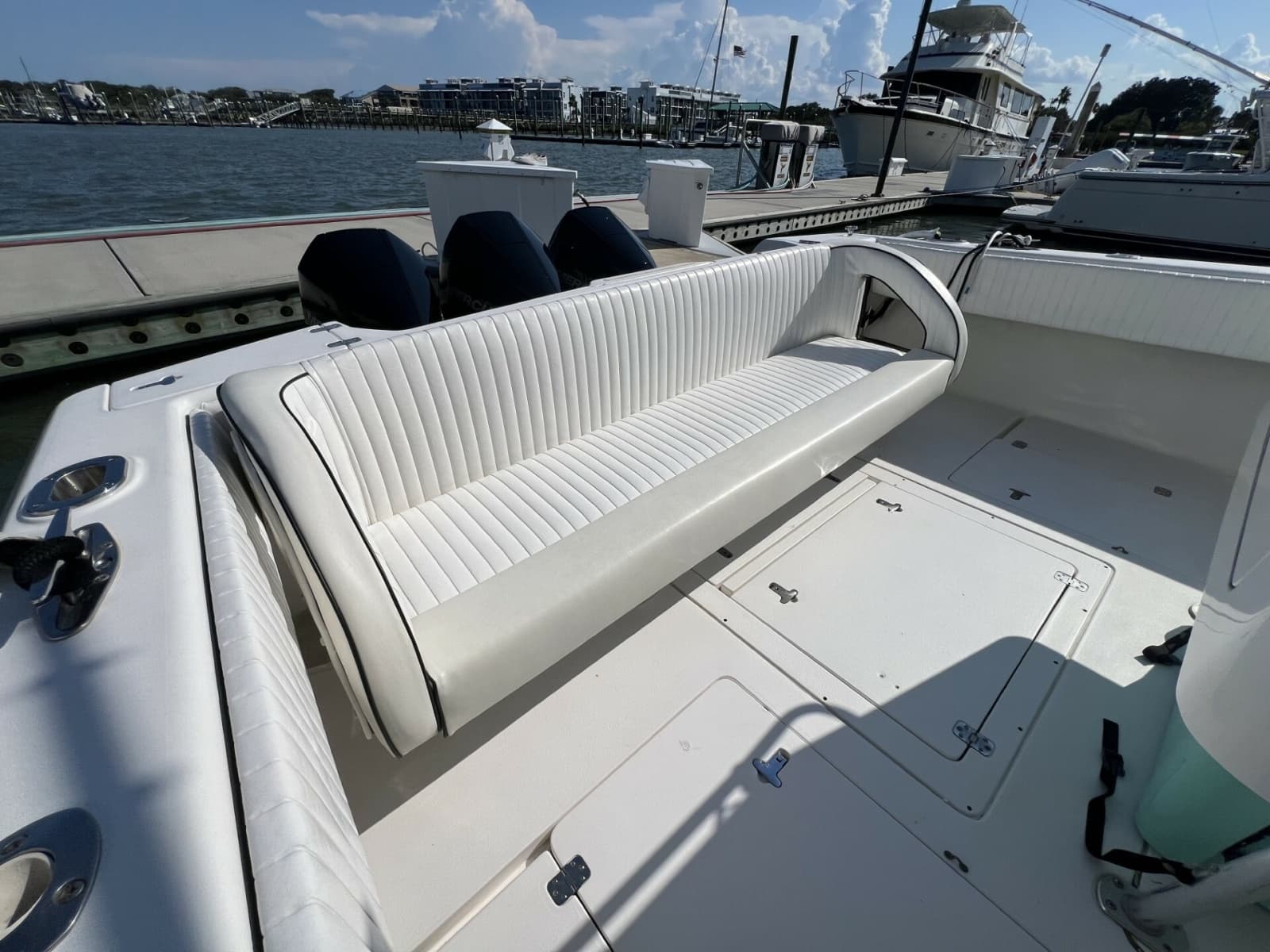 2007 Intrepid 377 Walkaround - Photo 13