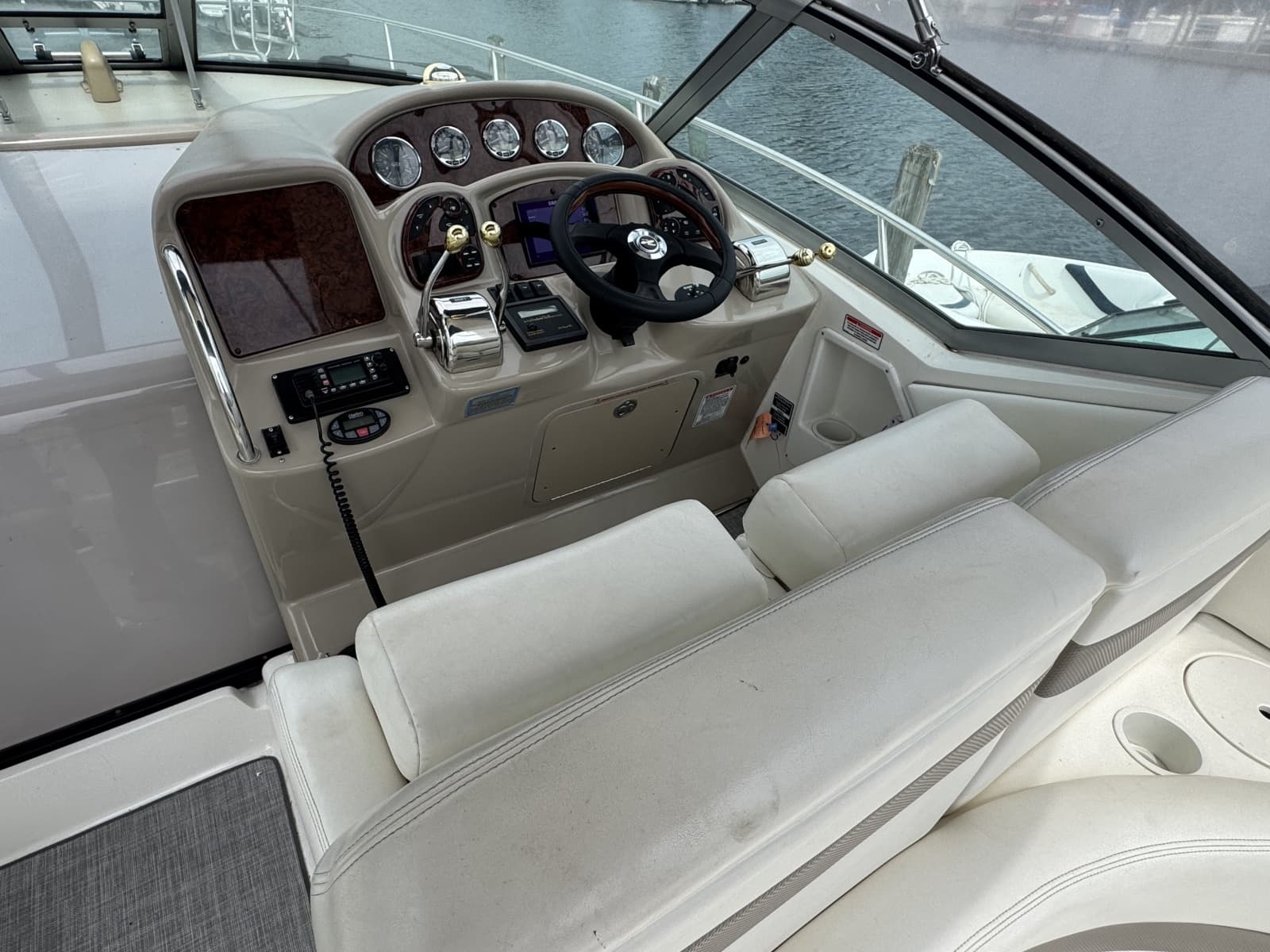 2004 Sea Ray 320 Sundancer - Photo 6