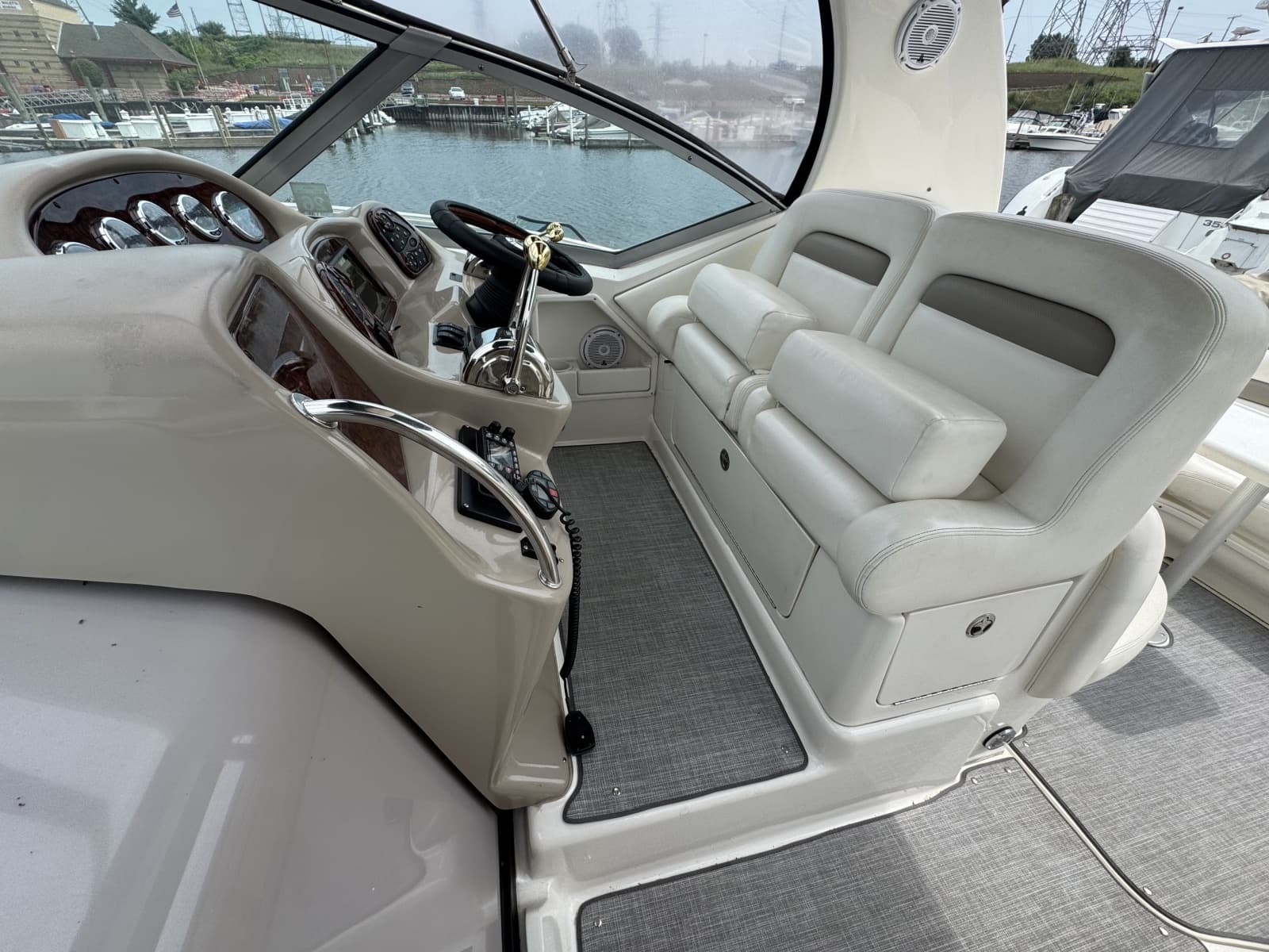2004 Sea Ray 320 Sundancer - Photo 8