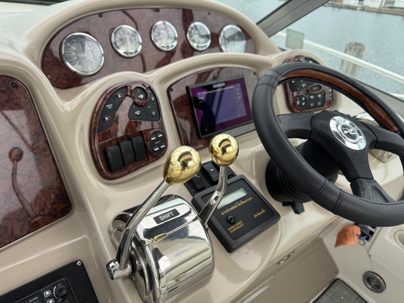 2004 Sea Ray 320 Sundancer - Photo 9