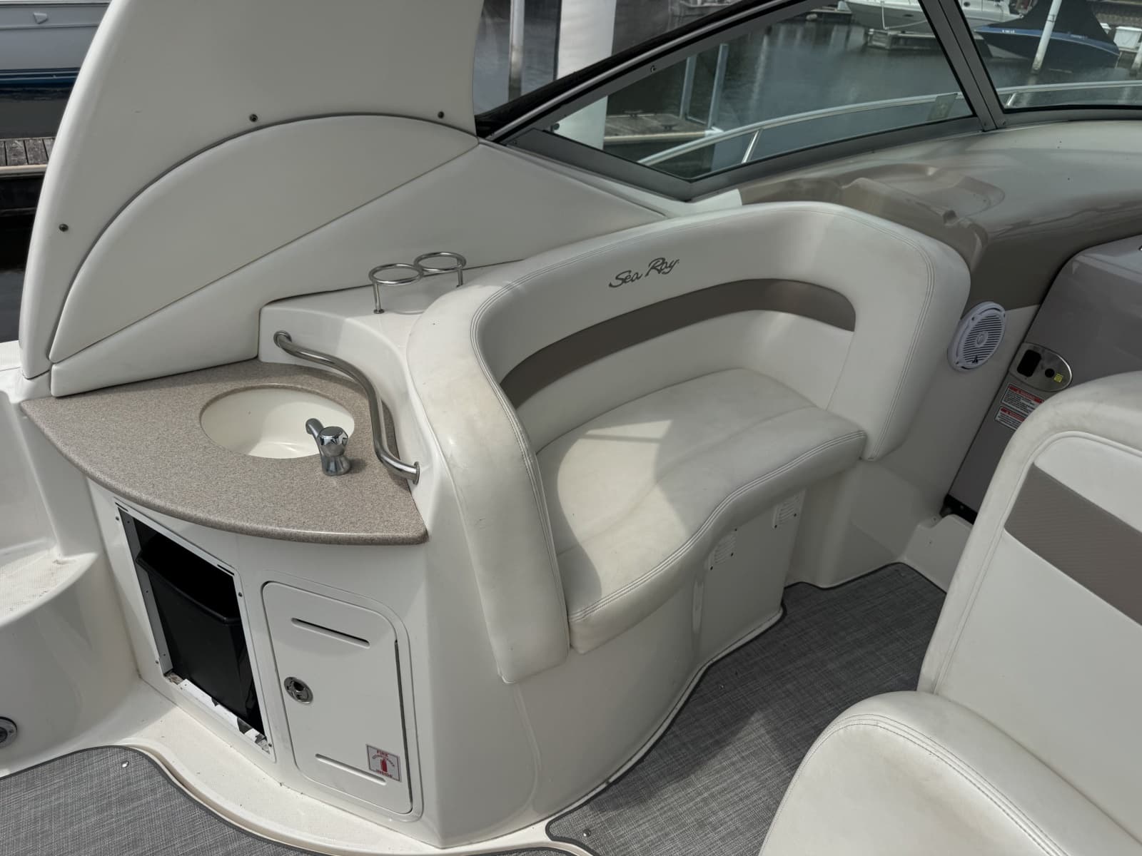 2004 Sea Ray 320 Sundancer - Photo 5