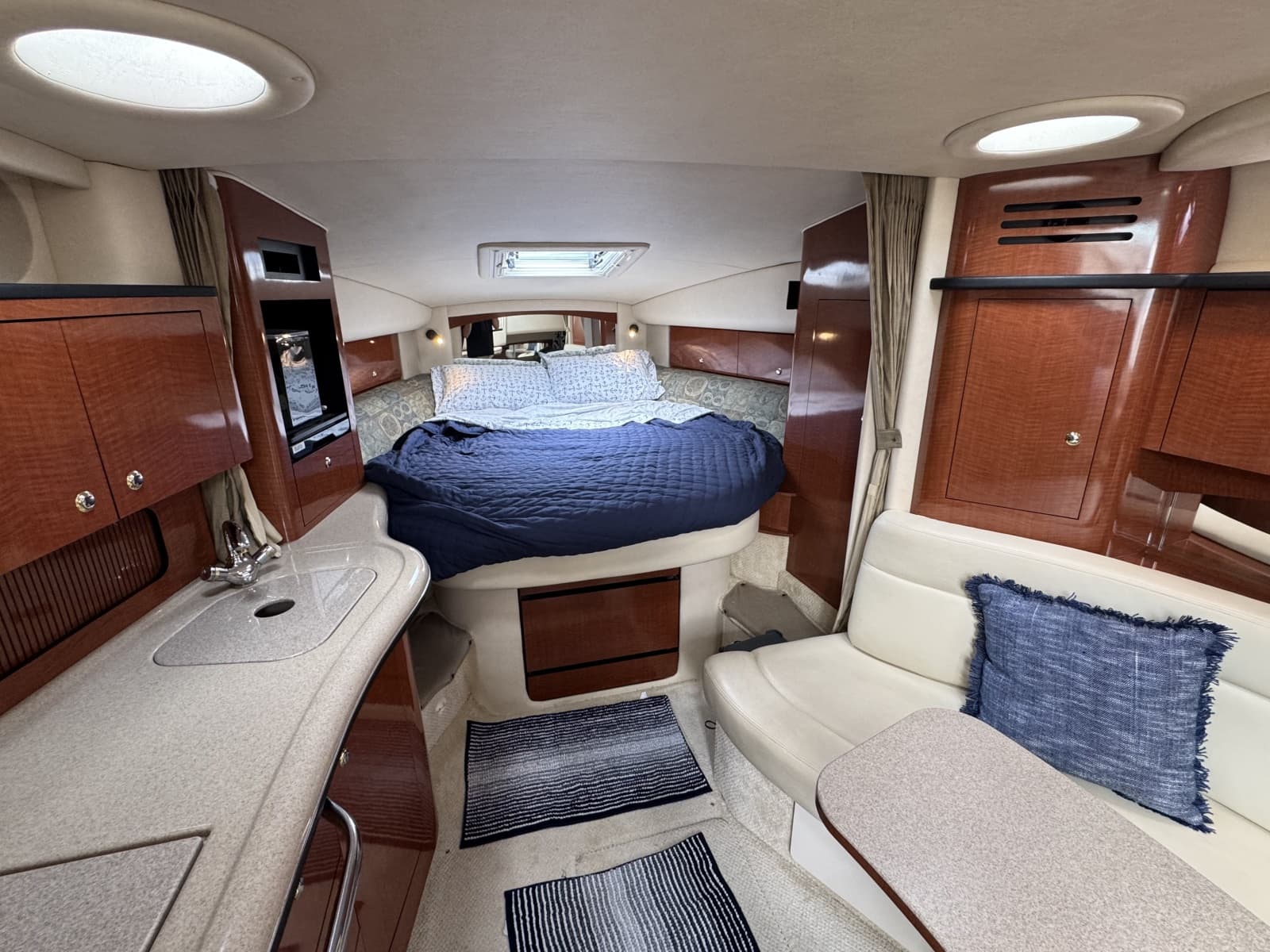 2004 Sea Ray 320 Sundancer - Photo 11