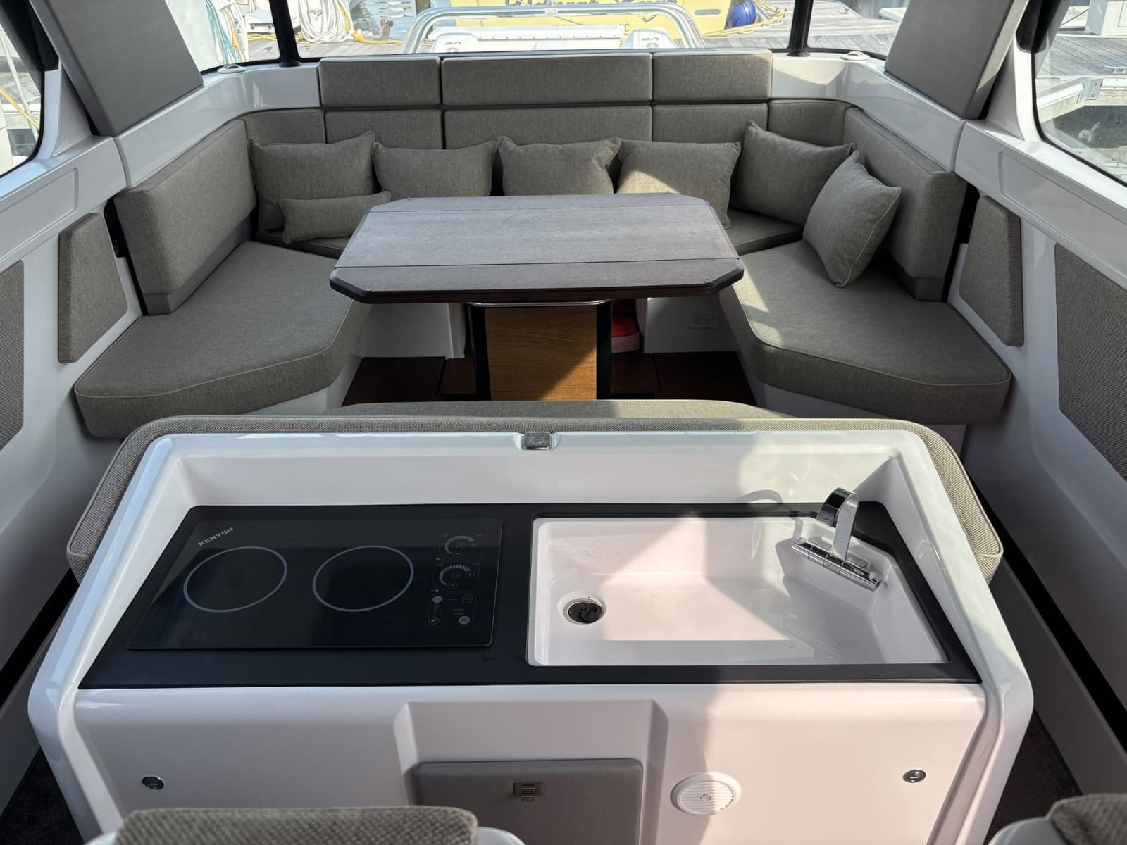 2023 Axopar 45 XC Cross Cabin - Photo 17