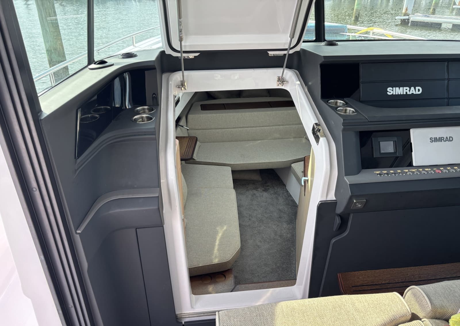 2023 Axopar 45 XC Cross Cabin - Photo 20