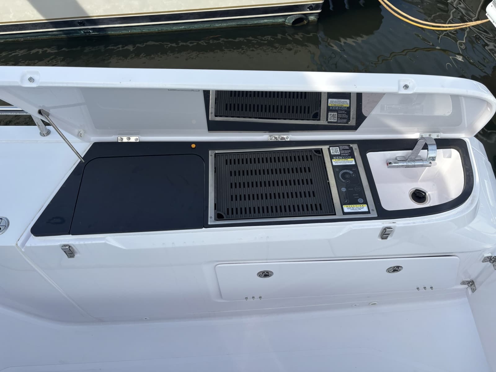 2023 Axopar 45 XC Cross Cabin - Photo 38