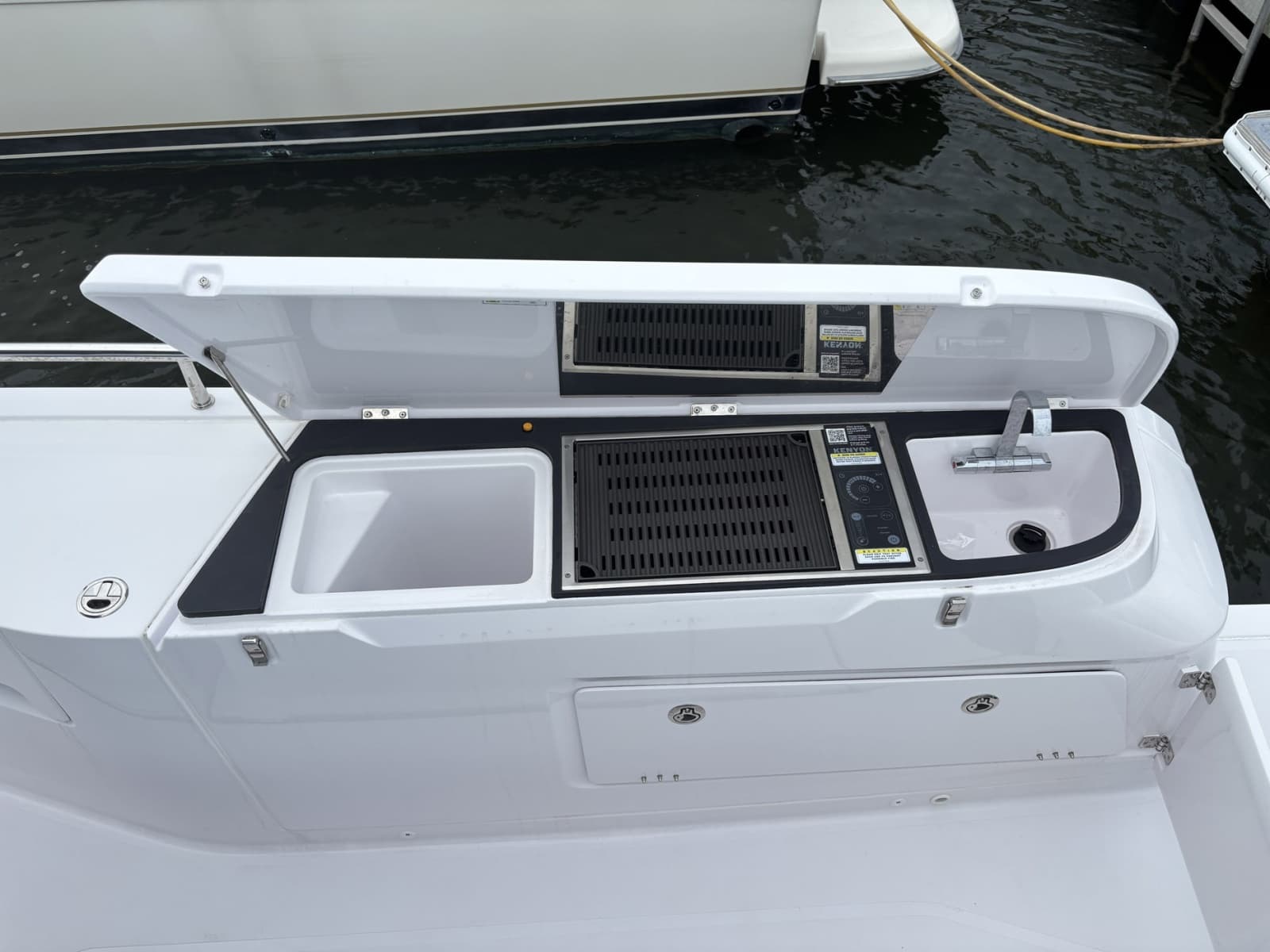 2023 Axopar 45 XC Cross Cabin - Photo 39