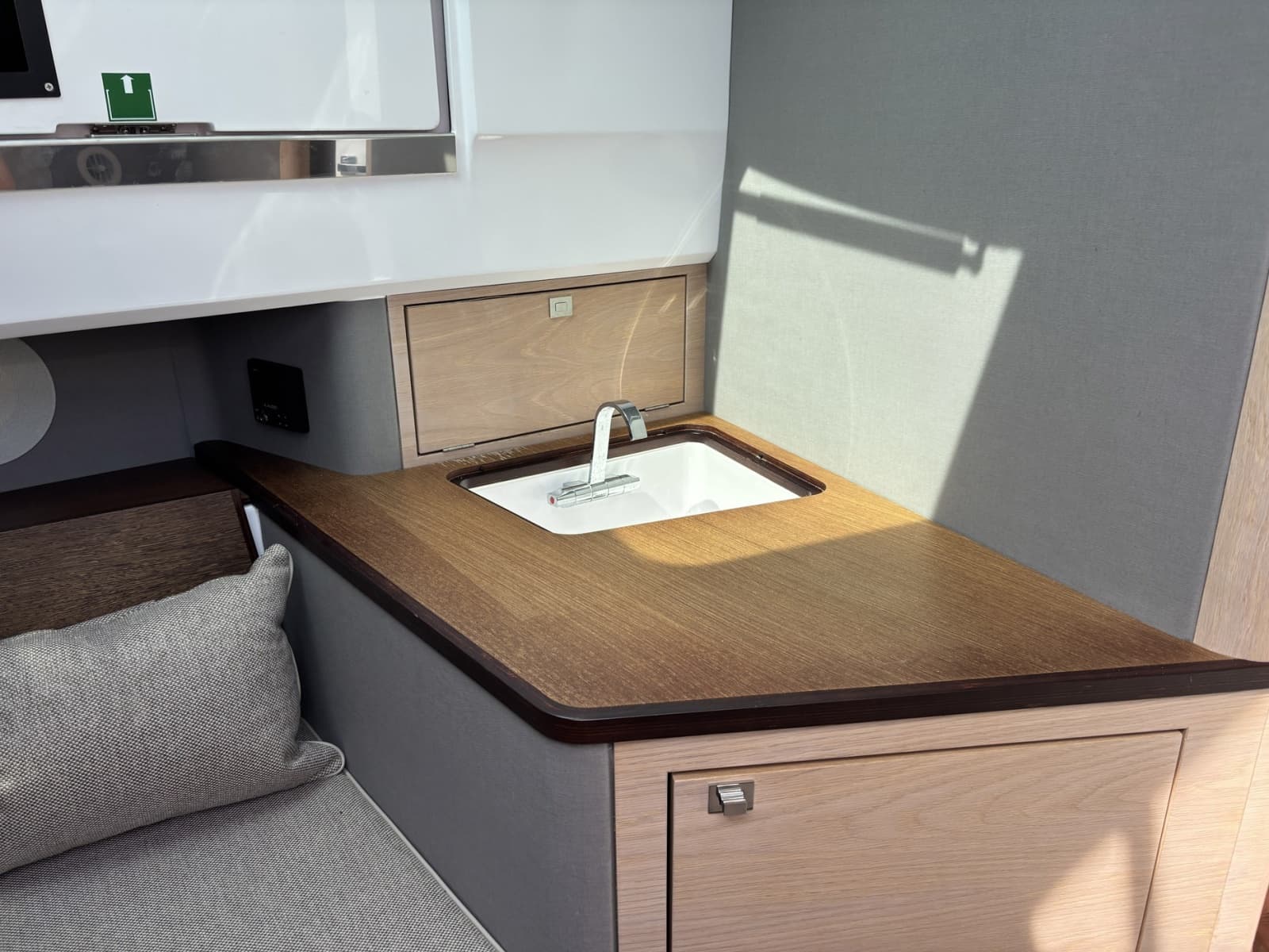 2023 Axopar 45 XC Cross Cabin - Photo 23
