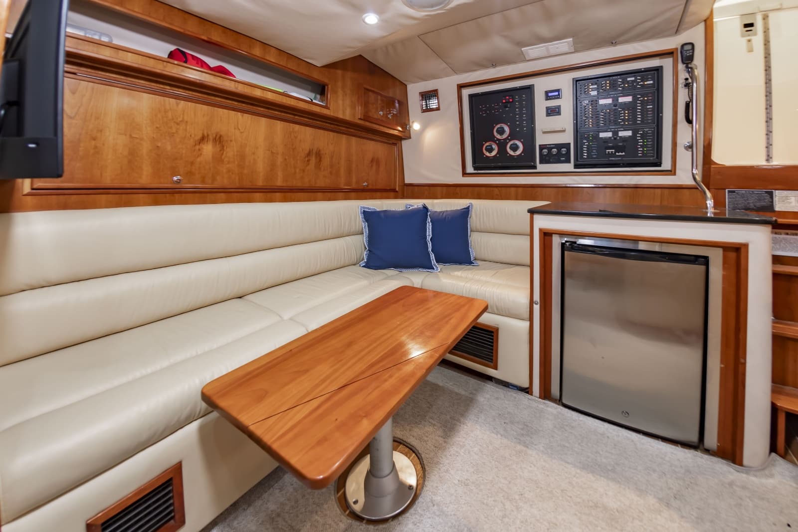 2004 Albemarle 410 Express - Photo 35