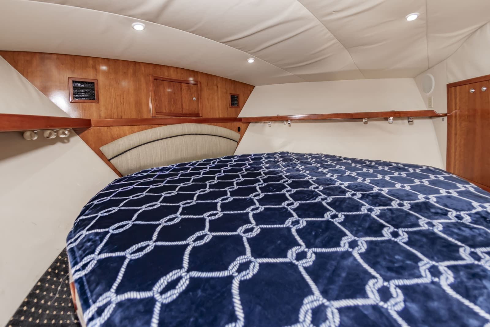 2004 Albemarle 410 Express - Photo 44