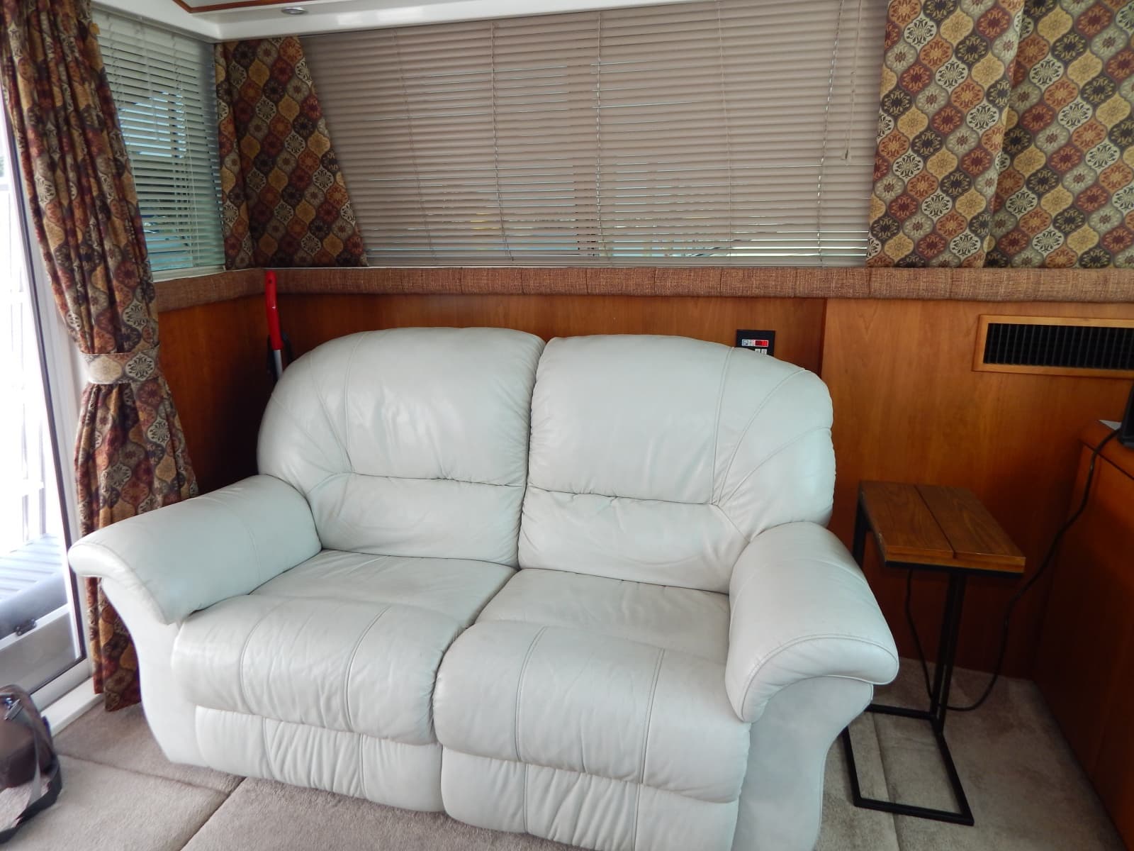 1996 Silverton 37 Convertible - Photo 18