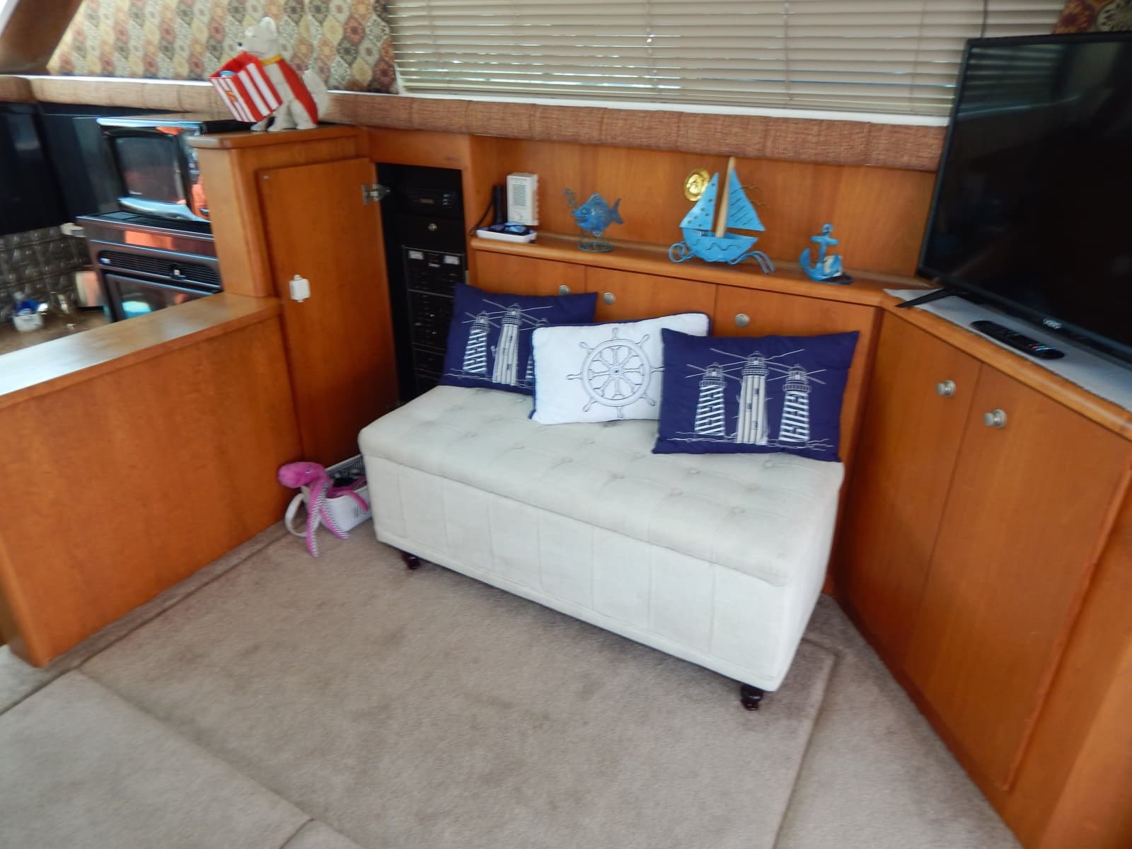 1996 Silverton 37 Convertible - Photo 21