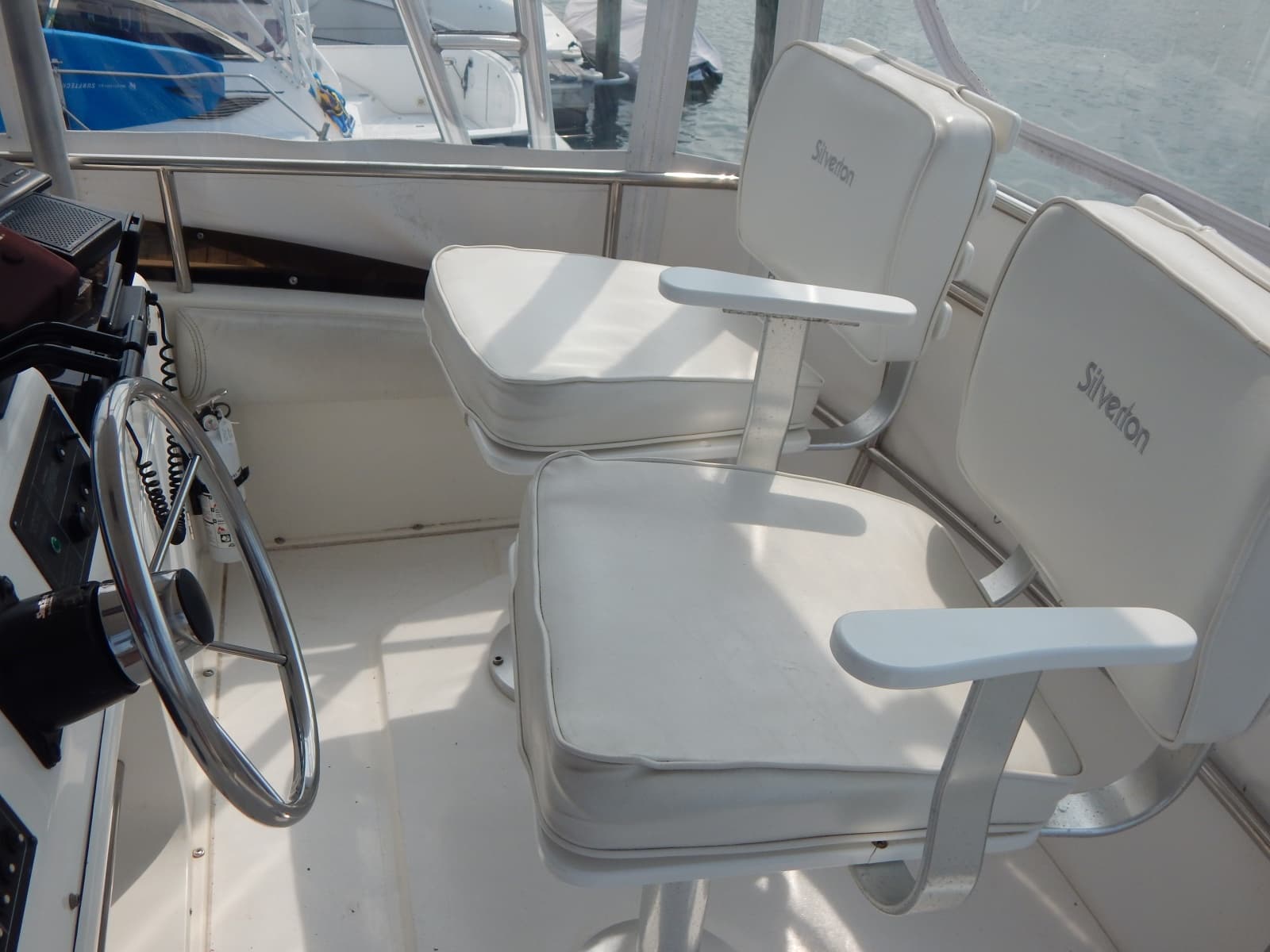 1996 Silverton 37 Convertible - Photo 29