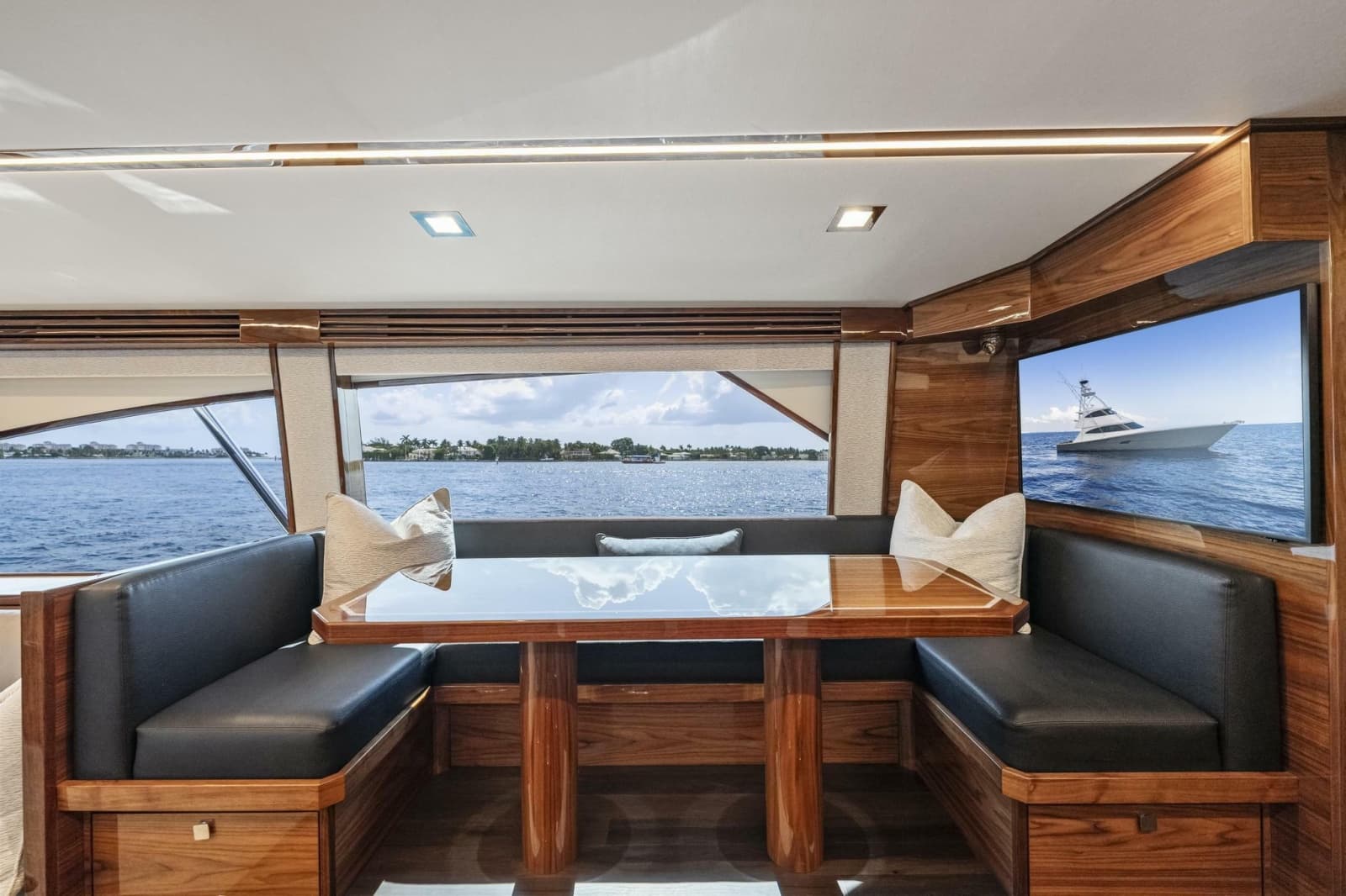2026 Viking 82 Enclosed Bridge - Photo 17
