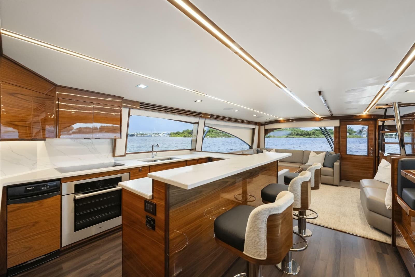 2026 Viking 82 Enclosed Bridge - Photo 16
