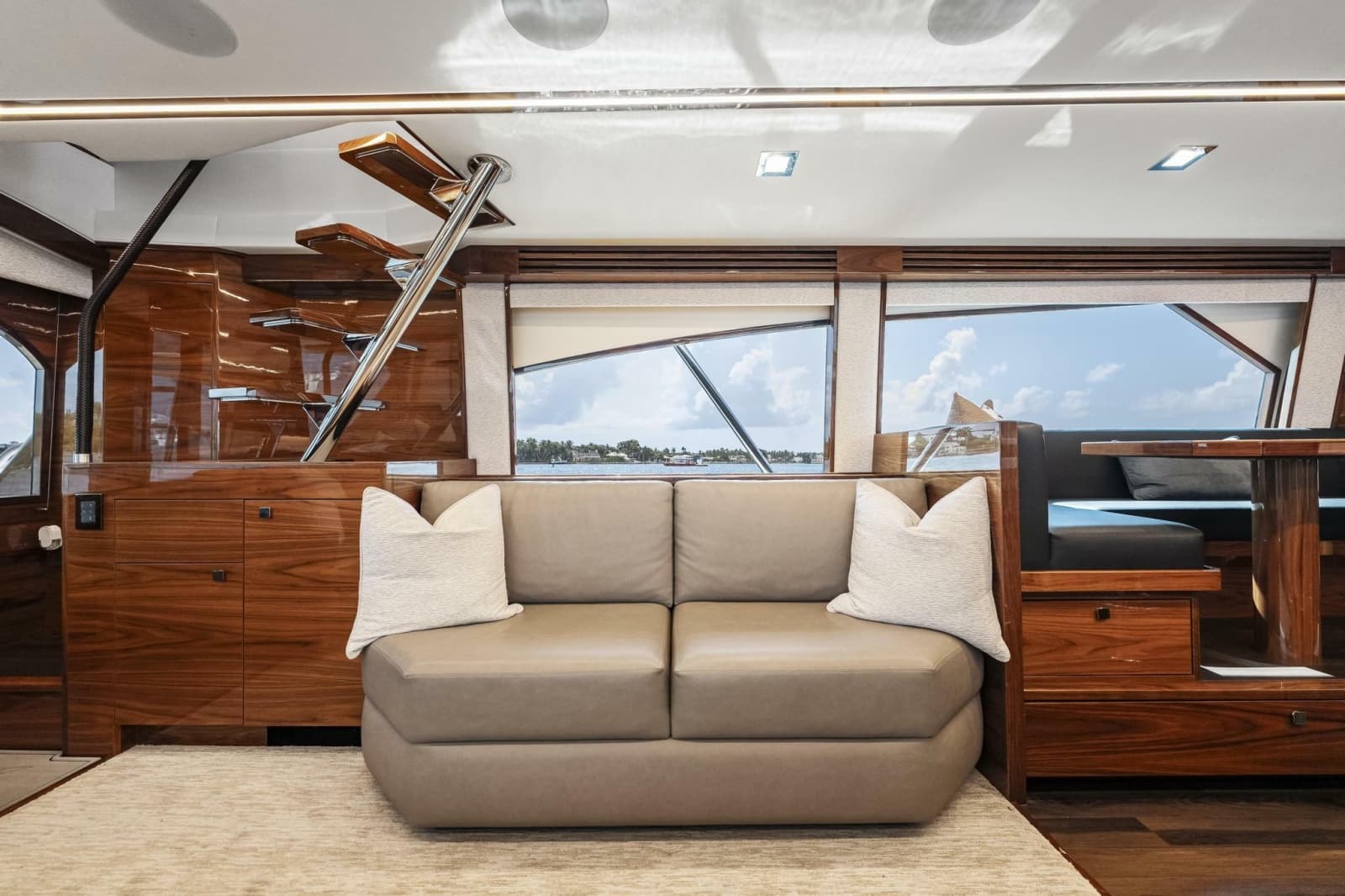 2026 Viking 82 Enclosed Bridge - Photo 15