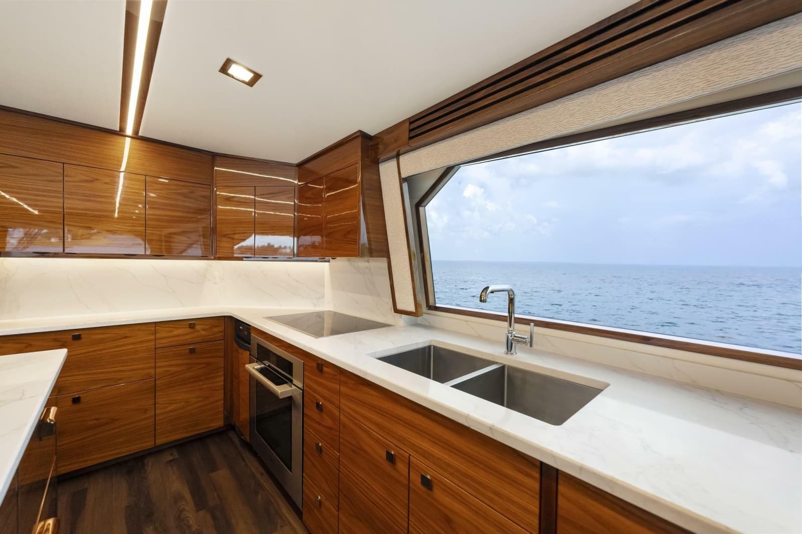 2026 Viking 82 Enclosed Bridge - Photo 18