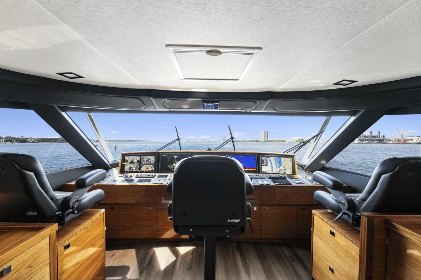 2026 Viking 82 Enclosed Bridge - Photo 10