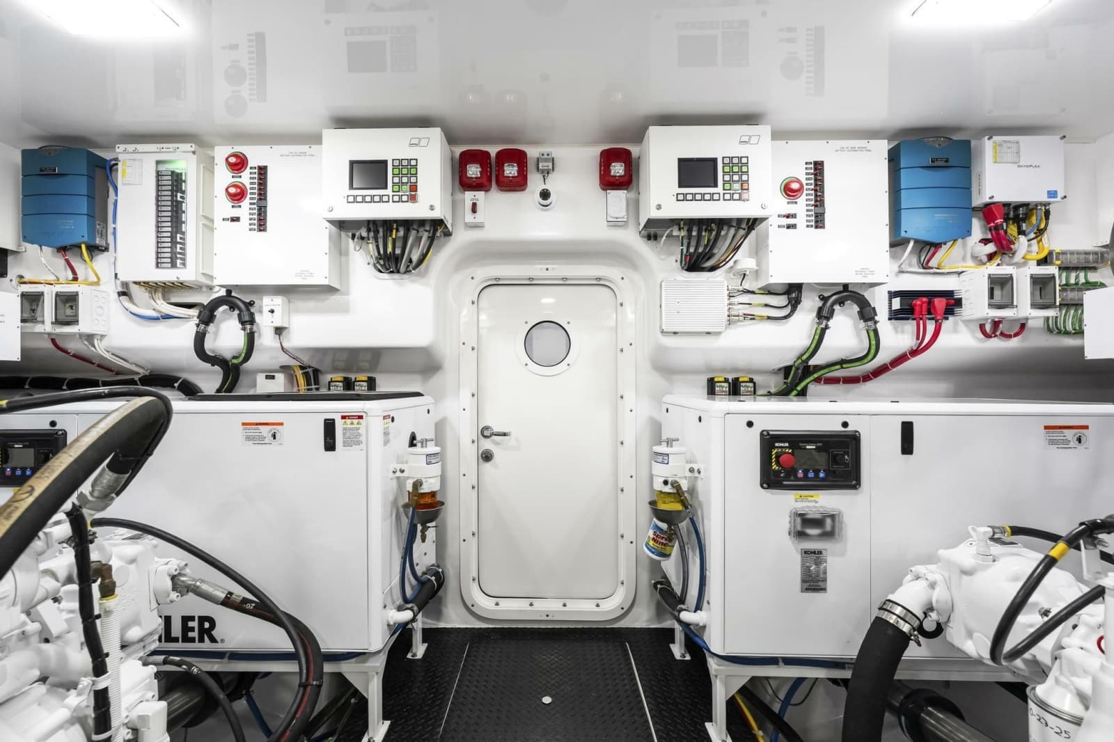 2026 Viking 82 Enclosed Bridge - Photo 36