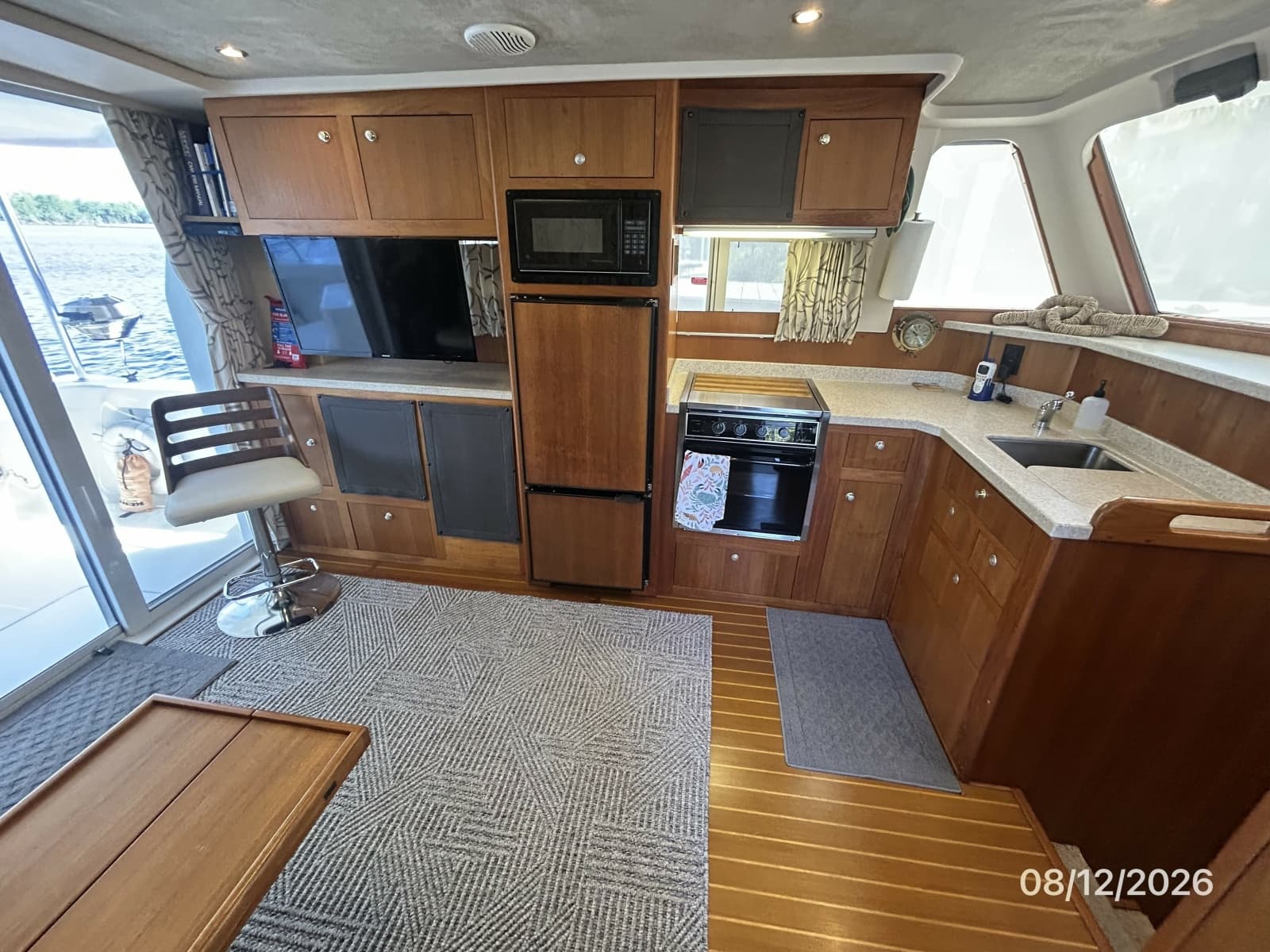 2002 Mainship 390 - Photo 52