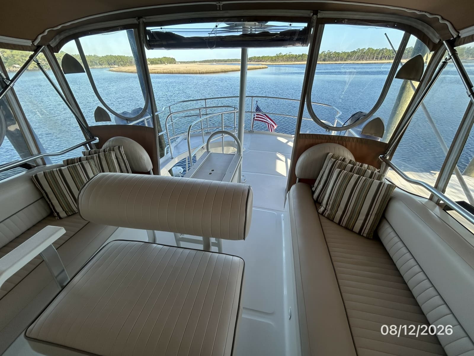 2002 Mainship 390 - Photo 19