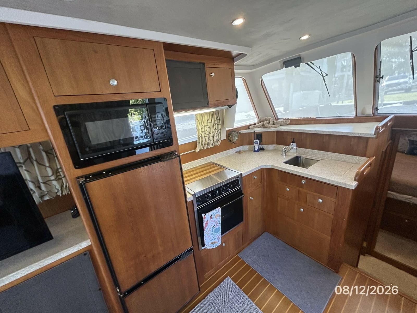 2002 Mainship 390 - Photo 58