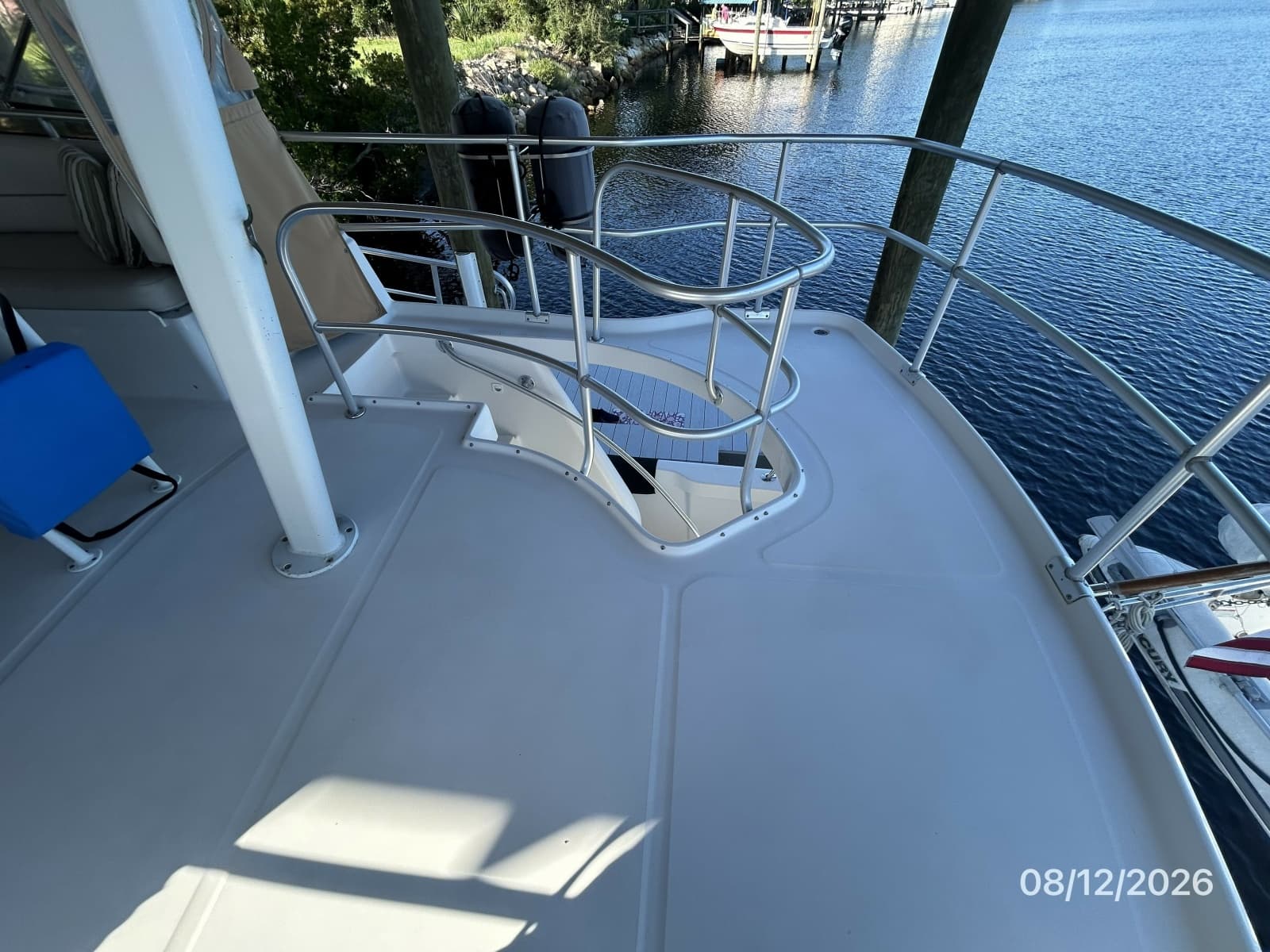 2002 Mainship 390 - Photo 34