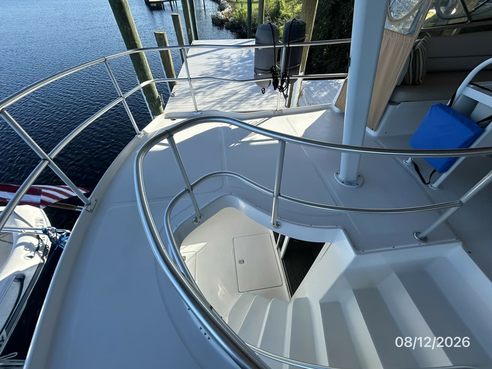 2002 Mainship 390 - Photo 33