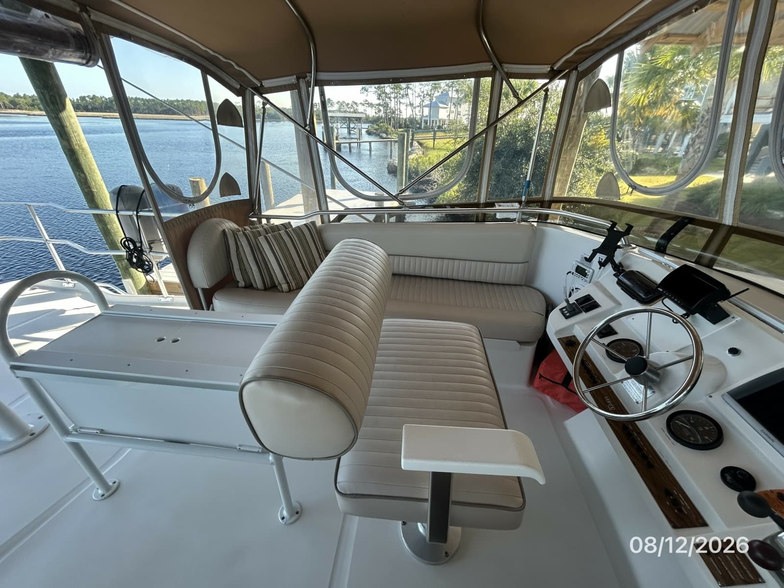 2002 Mainship 390 - Photo 20