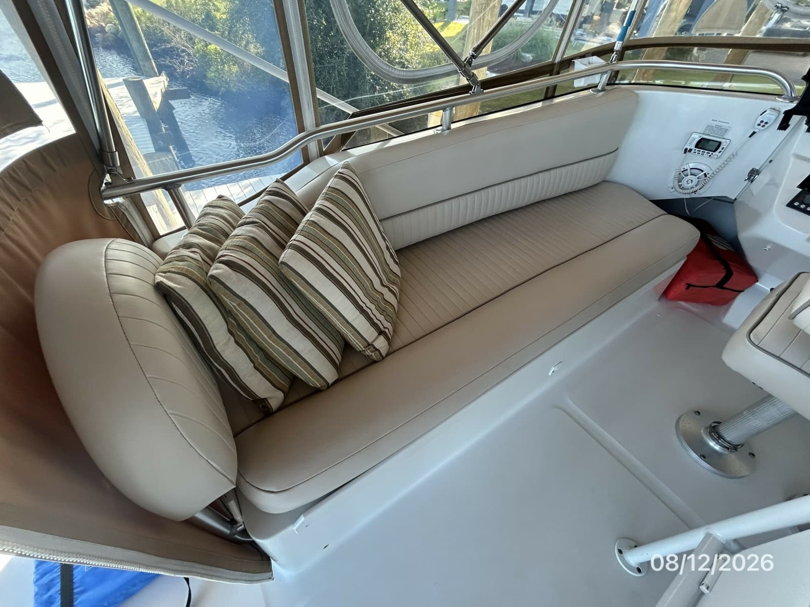 2002 Mainship 390 - Photo 26