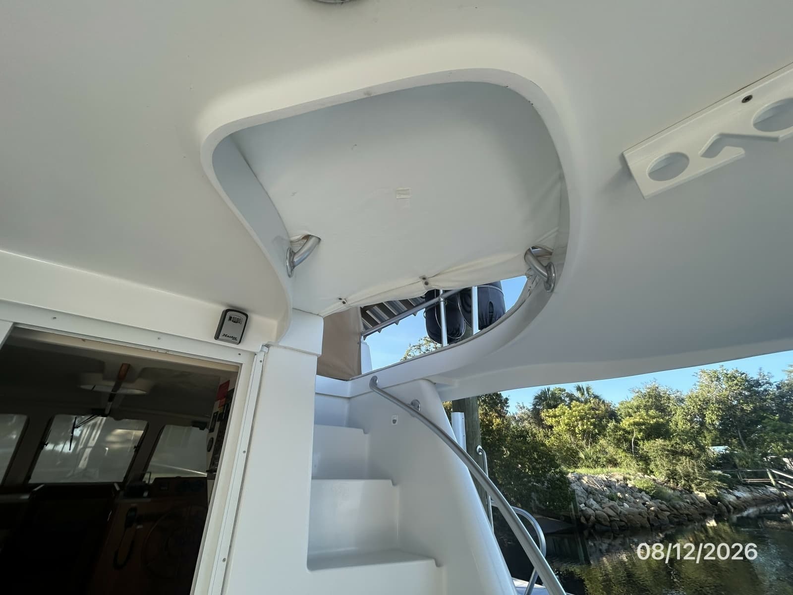 2002 Mainship 390 - Photo 44