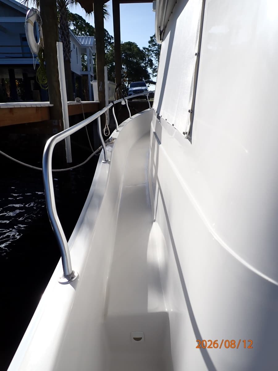 2002 Mainship 390 - Photo 15